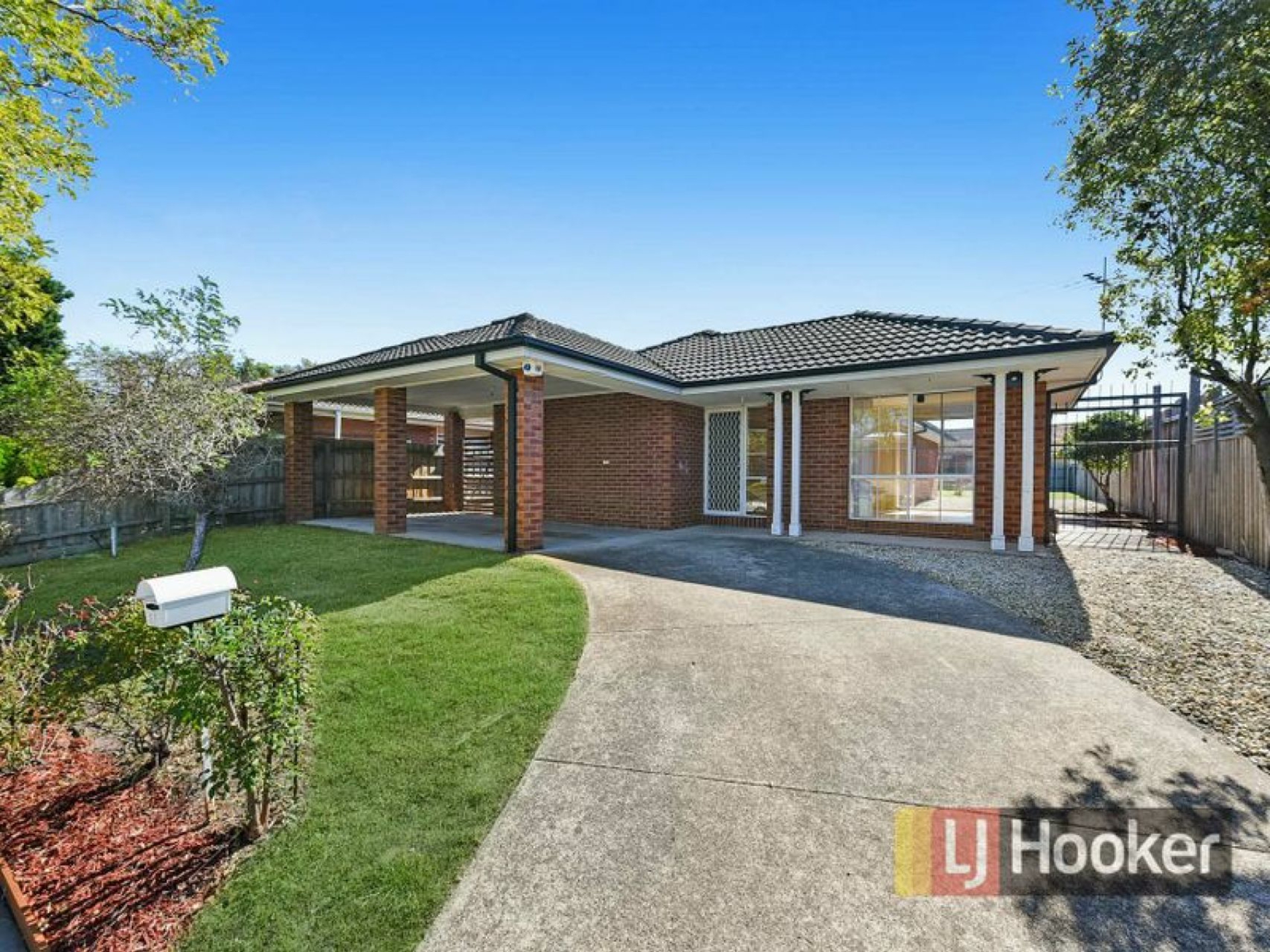 77 Strathaird Drive, NARRE WARREN SOUTH