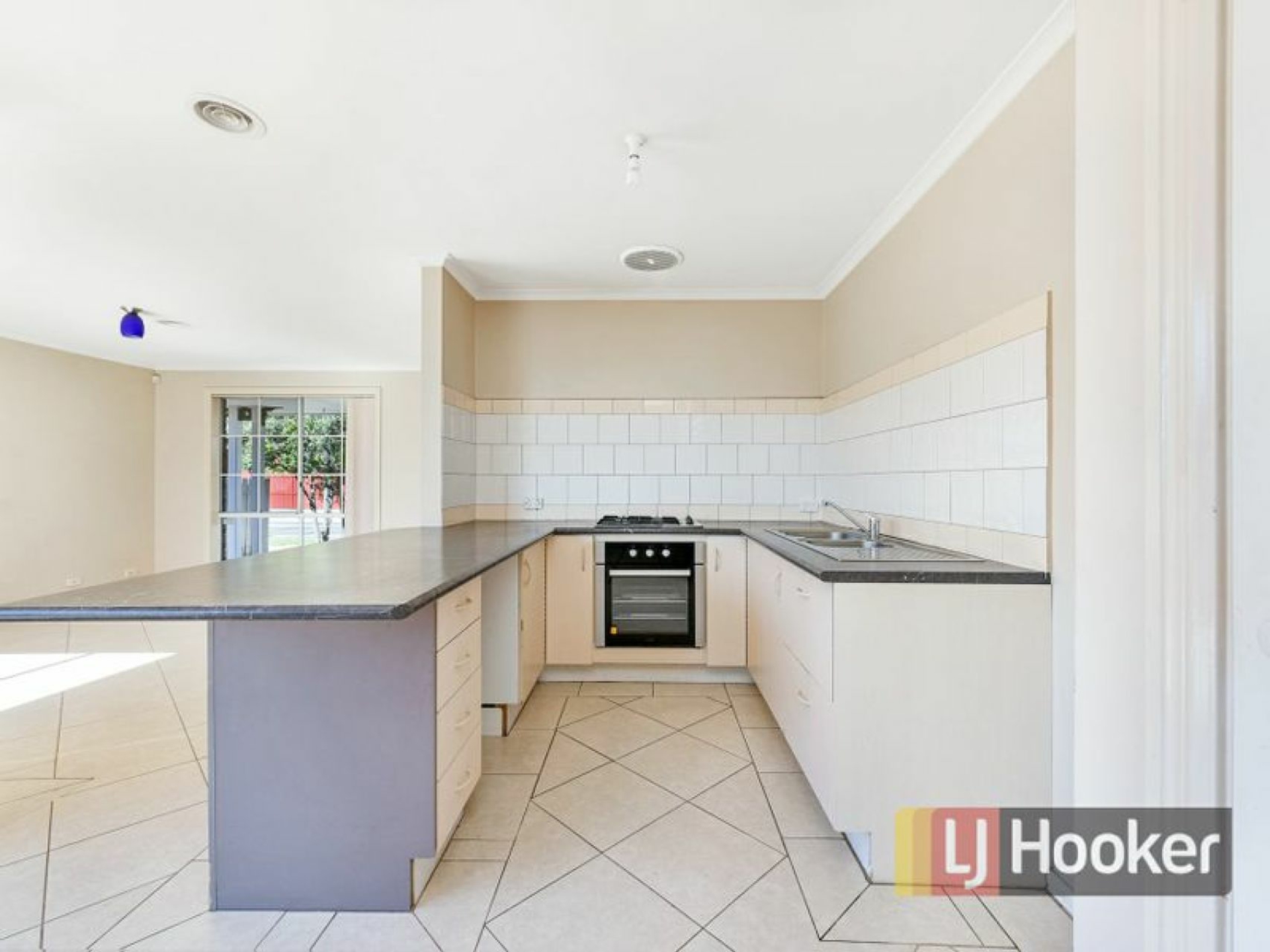 77 Strathaird Drive, NARRE WARREN SOUTH