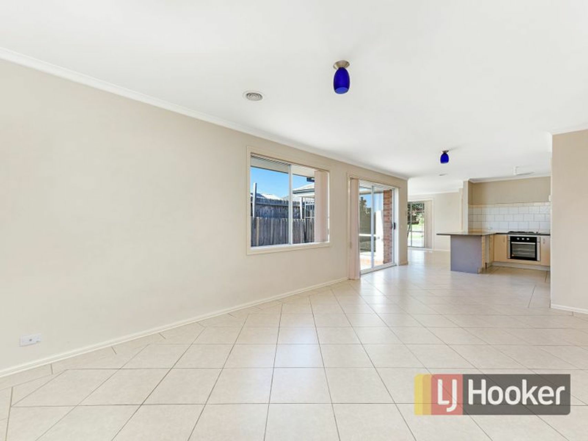 77 Strathaird Drive, NARRE WARREN SOUTH