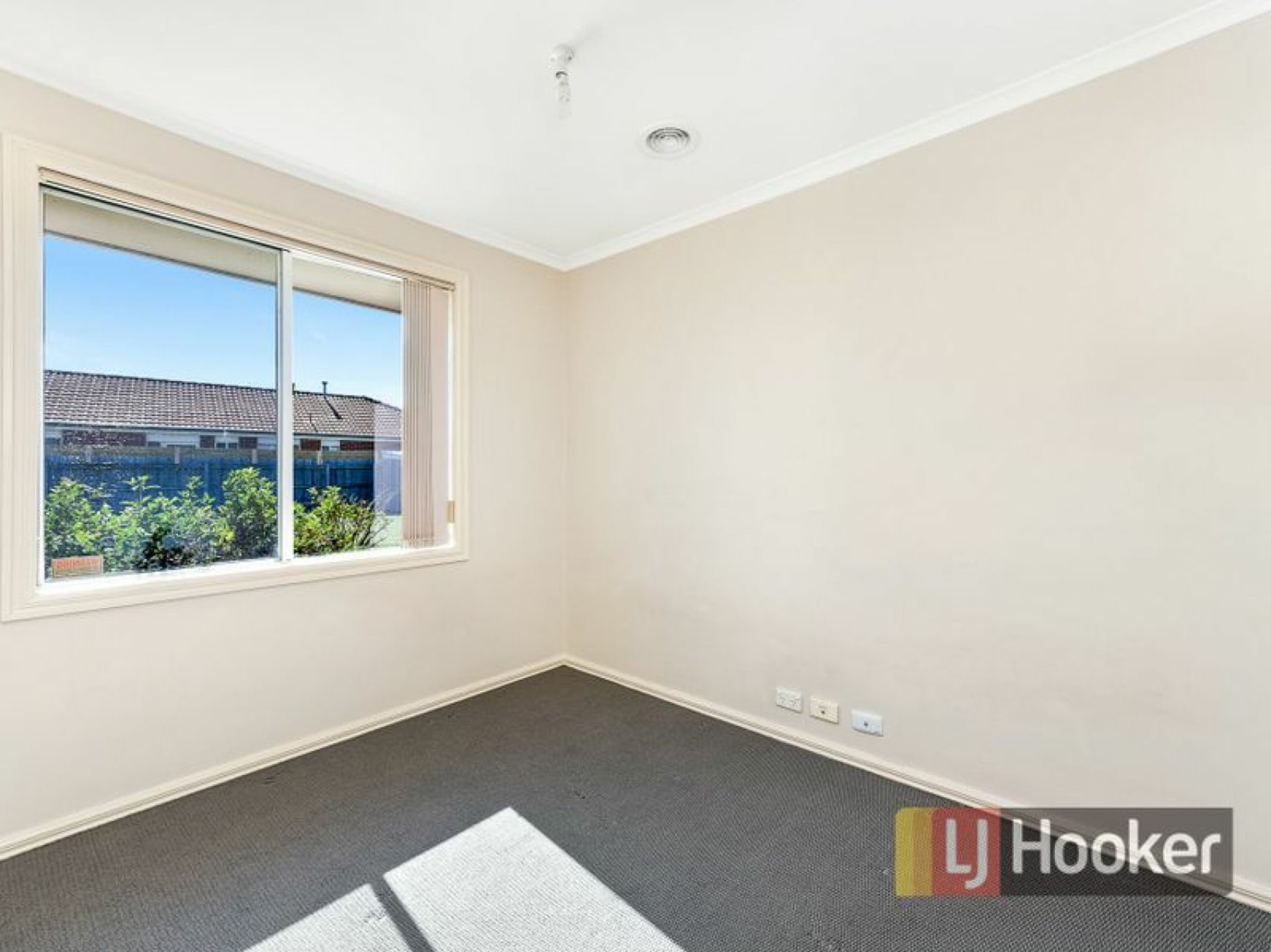 77 Strathaird Drive, NARRE WARREN SOUTH