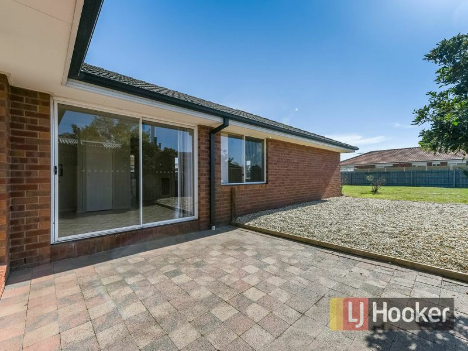 77 Strathaird Drive, NARRE WARREN SOUTH
