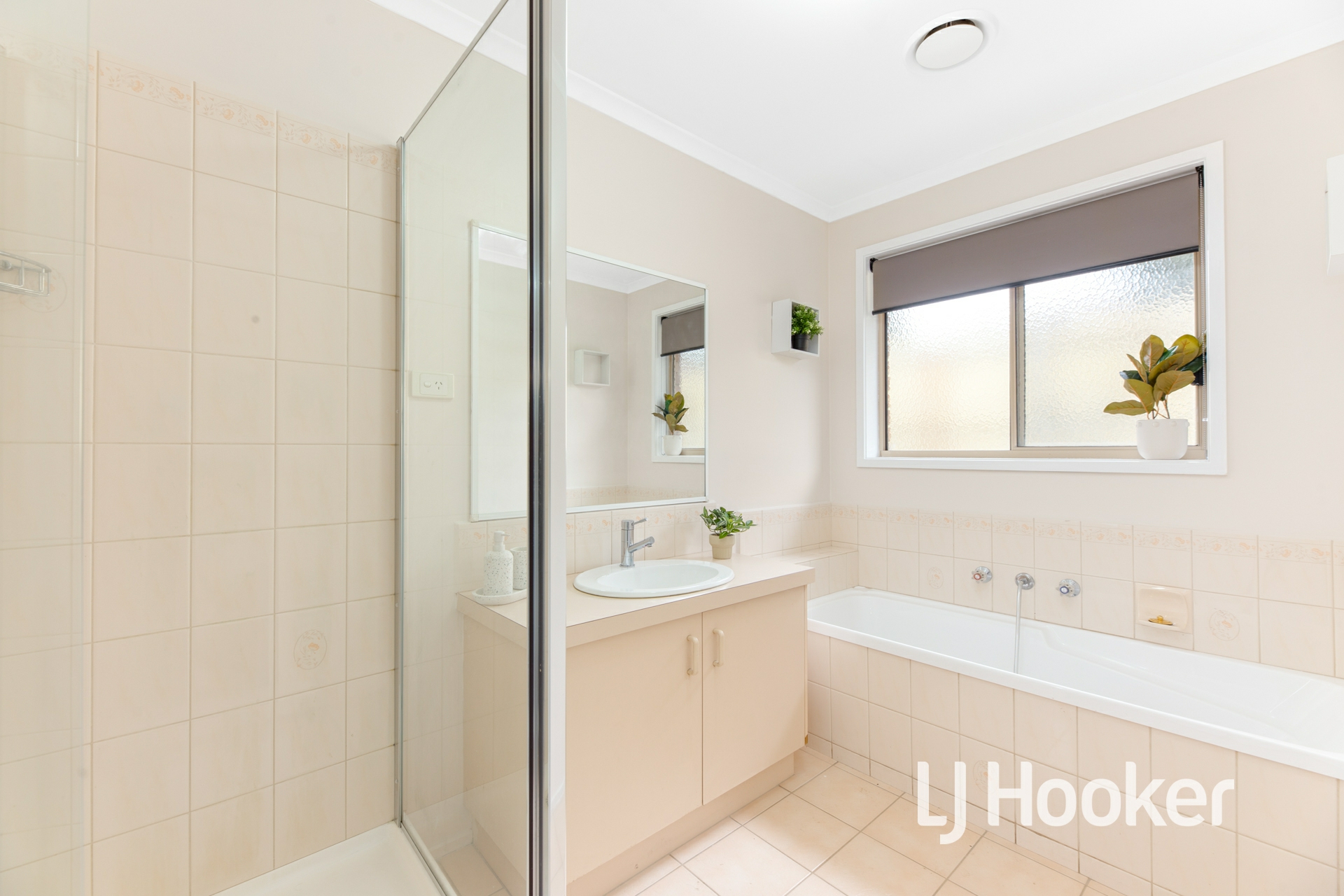 12 Sandhurst Mews, HAMPTON PARK