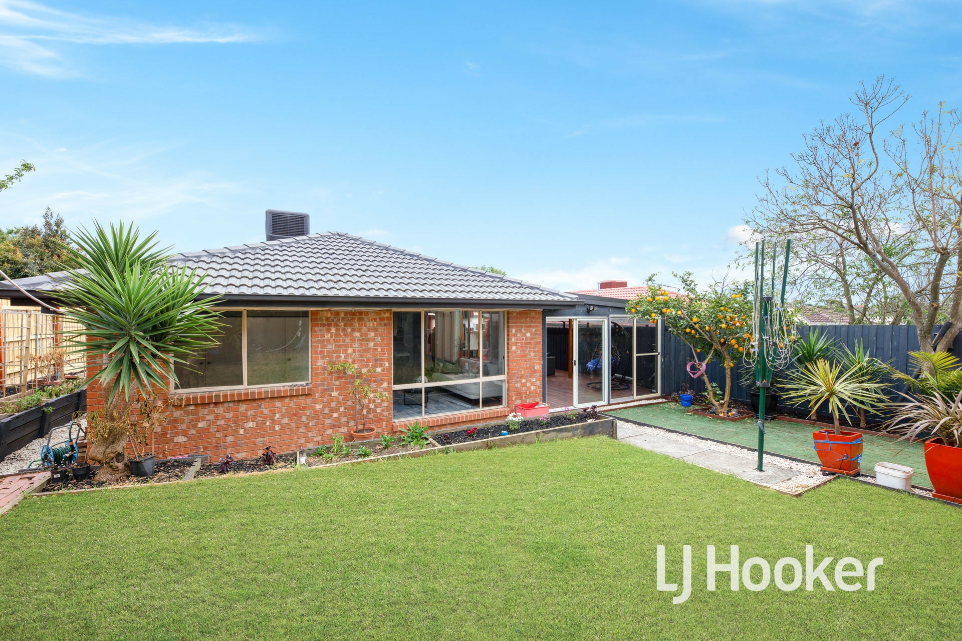 12 Sandhurst Mews, HAMPTON PARK