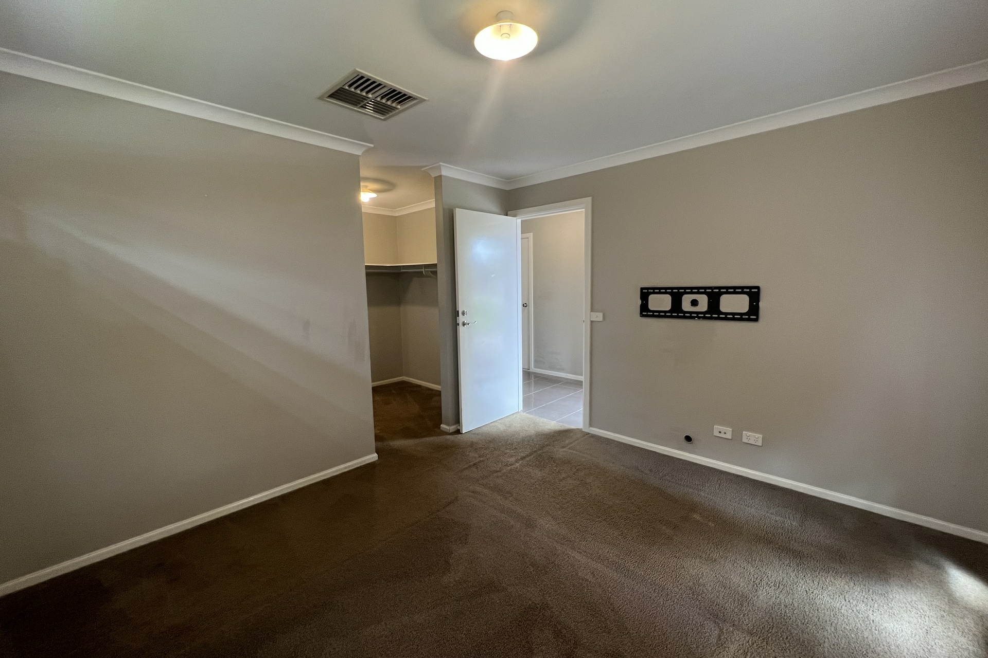 1 Tattle Grove, CRANBOURNE EAST