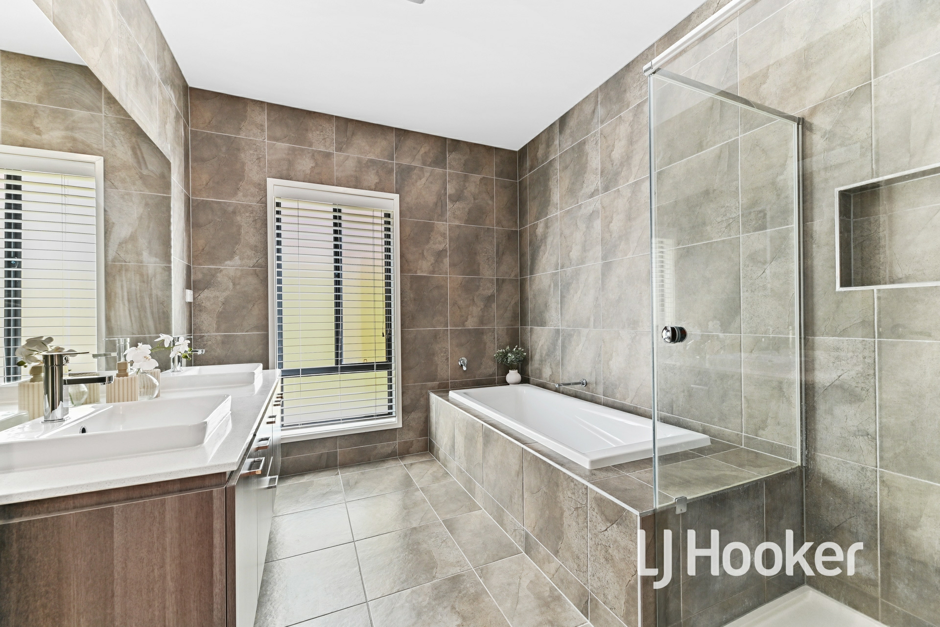 2 Riverbank Close, CLYDE NORTH