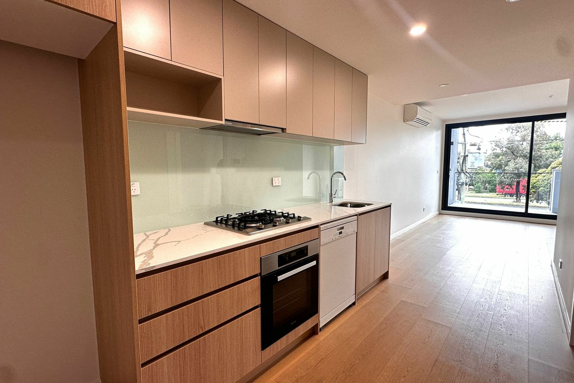 109/1090 Nepean Highway, HIGHETT