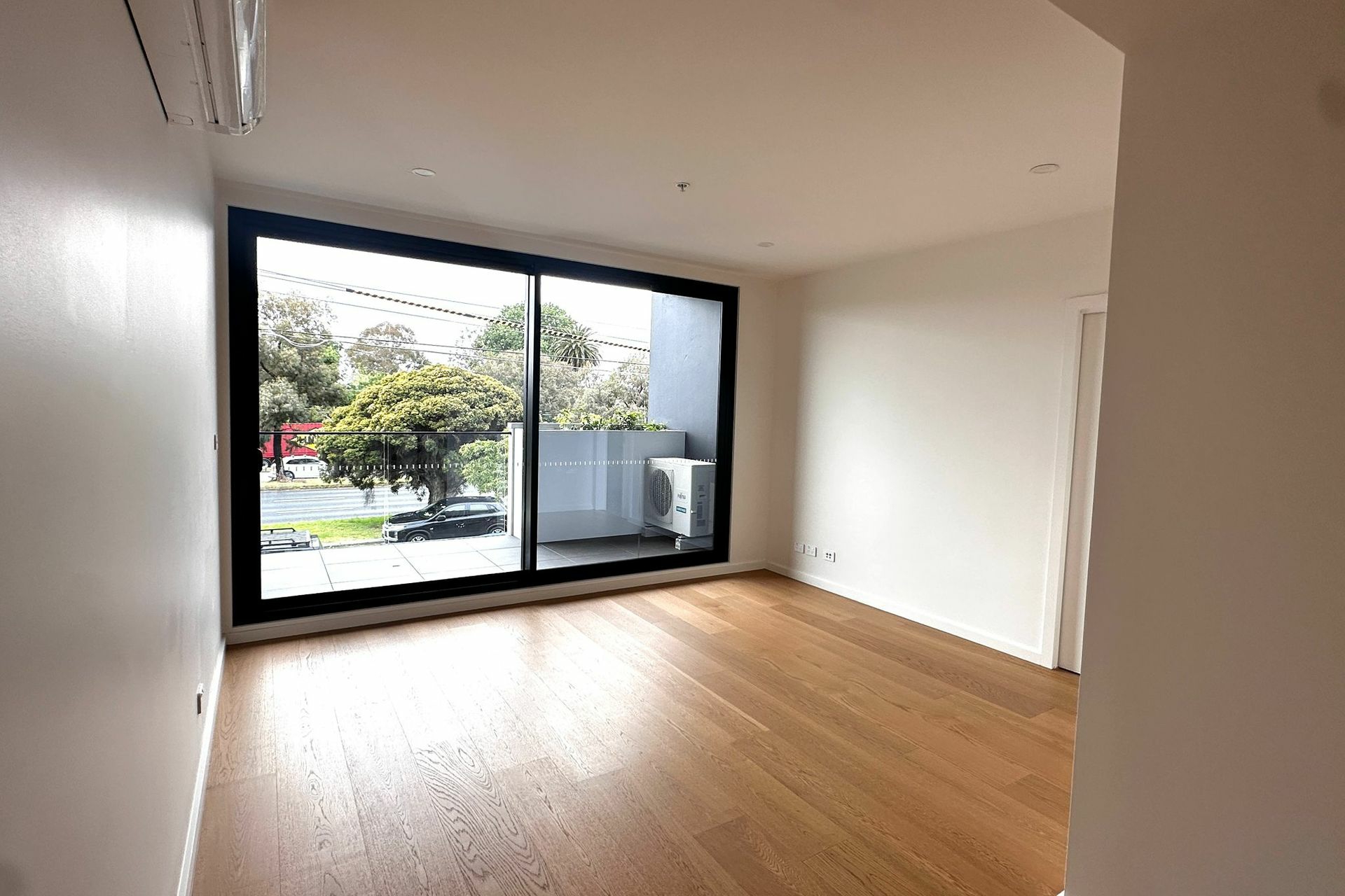 109/1090 Nepean Highway, HIGHETT