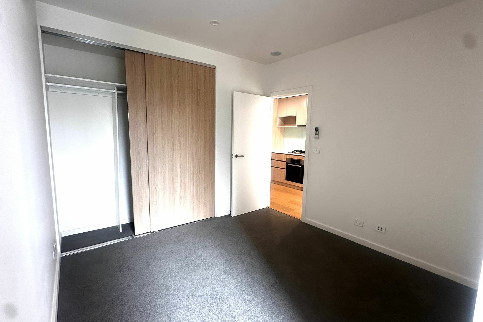 109/1090 Nepean Highway, HIGHETT
