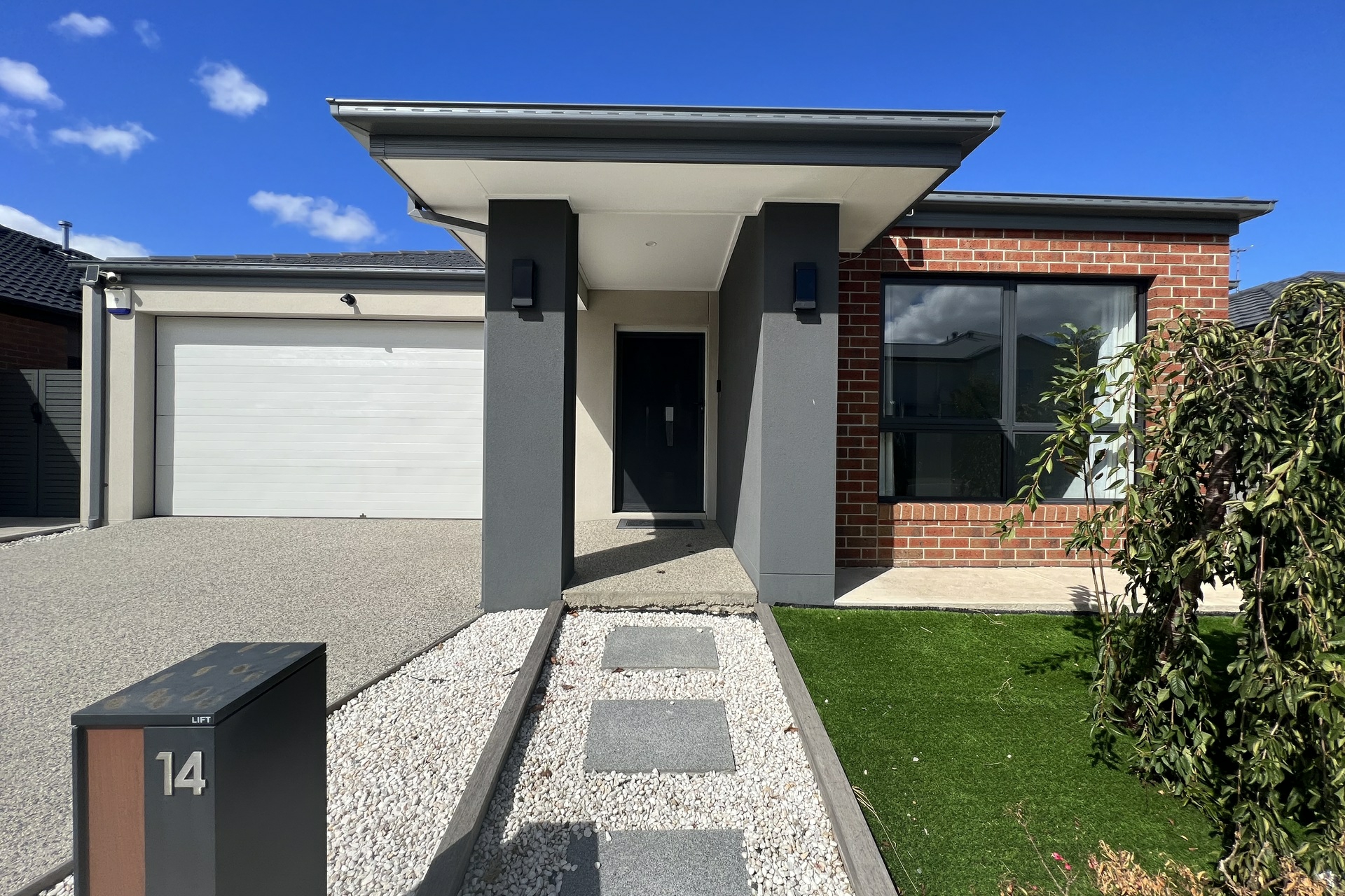 14 Clamoroso Drive Clyde North VIC