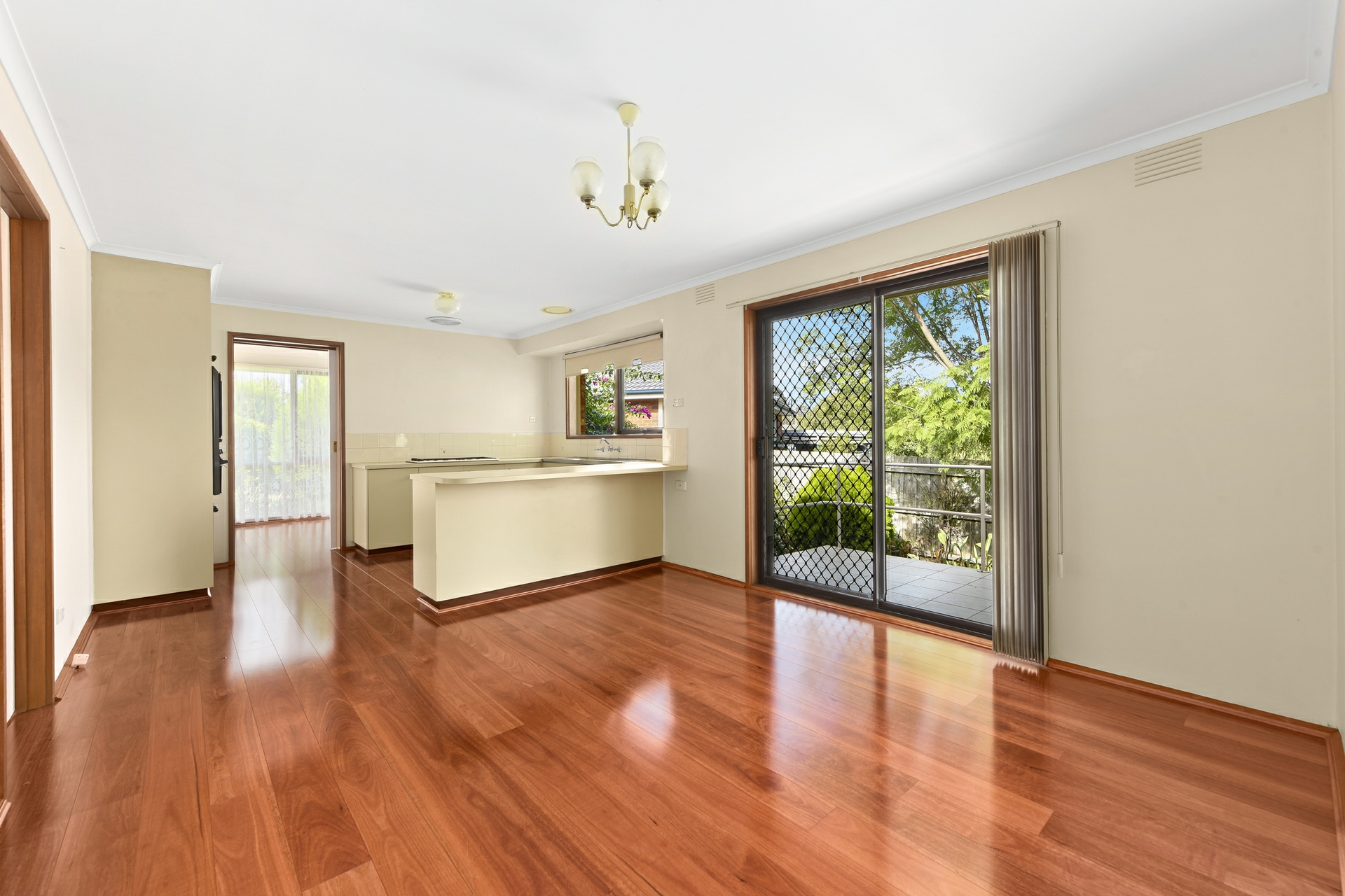 8 Lynne Court, HALLAM