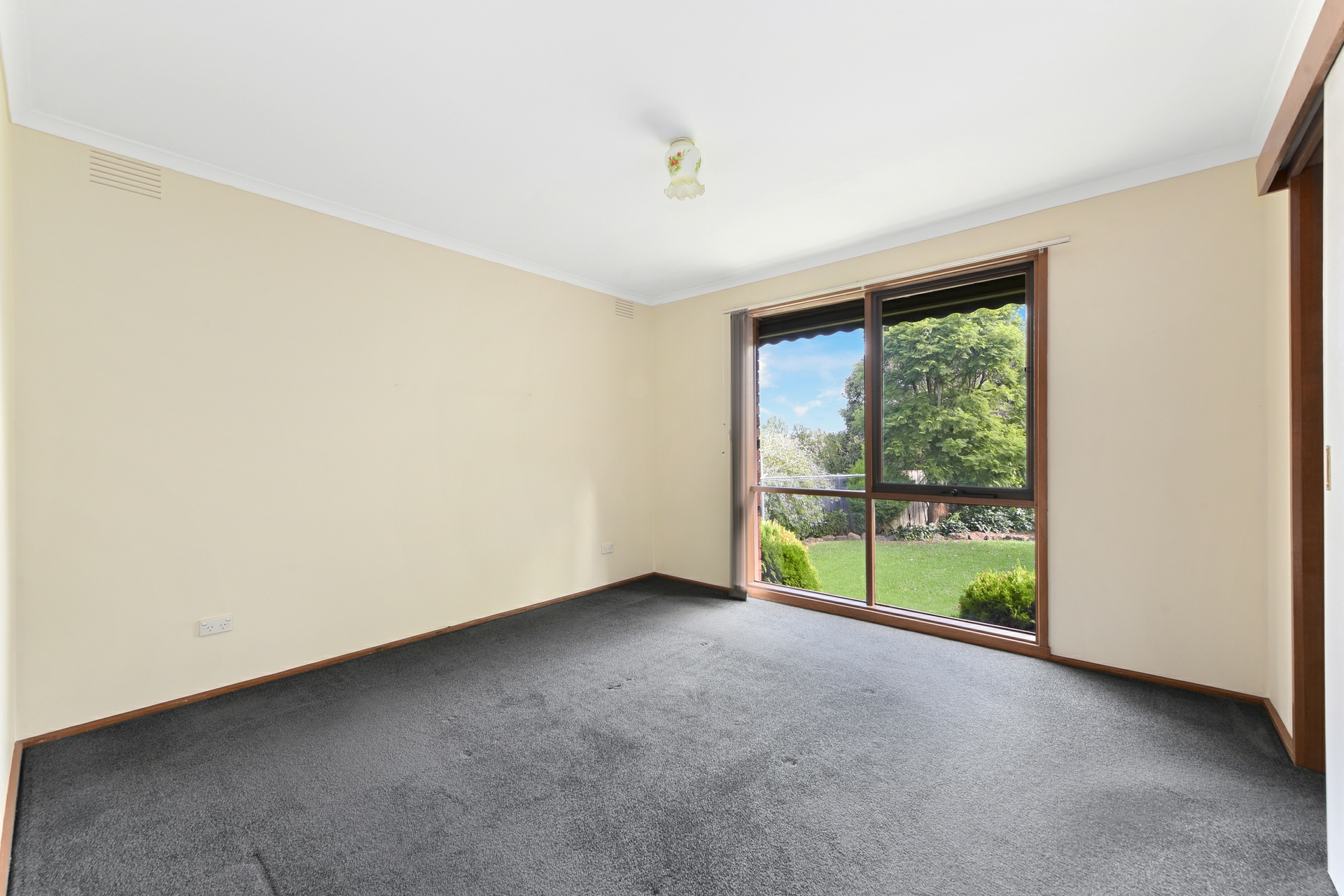 8 Lynne Court, HALLAM