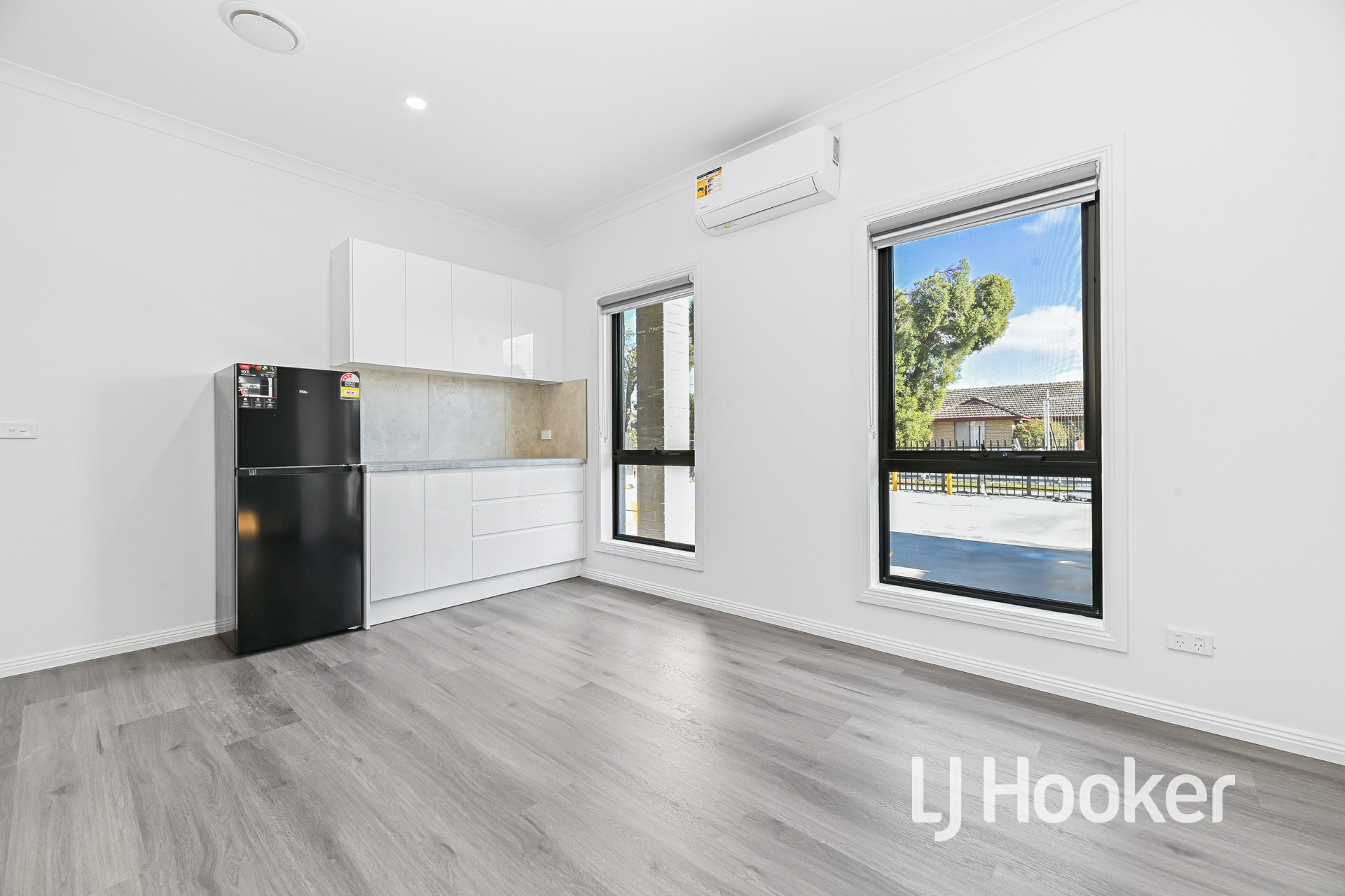 28 Scott Street — photo 4 of 20