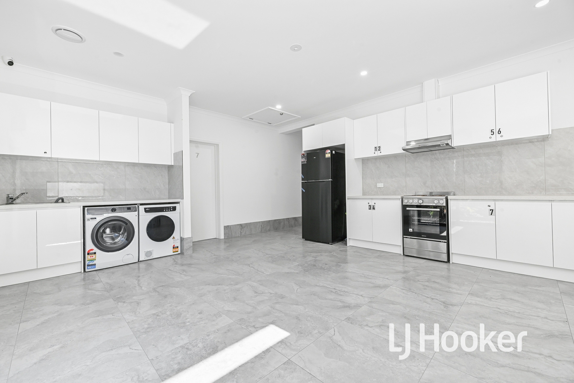 28 Scott Street — photo 5 of 20