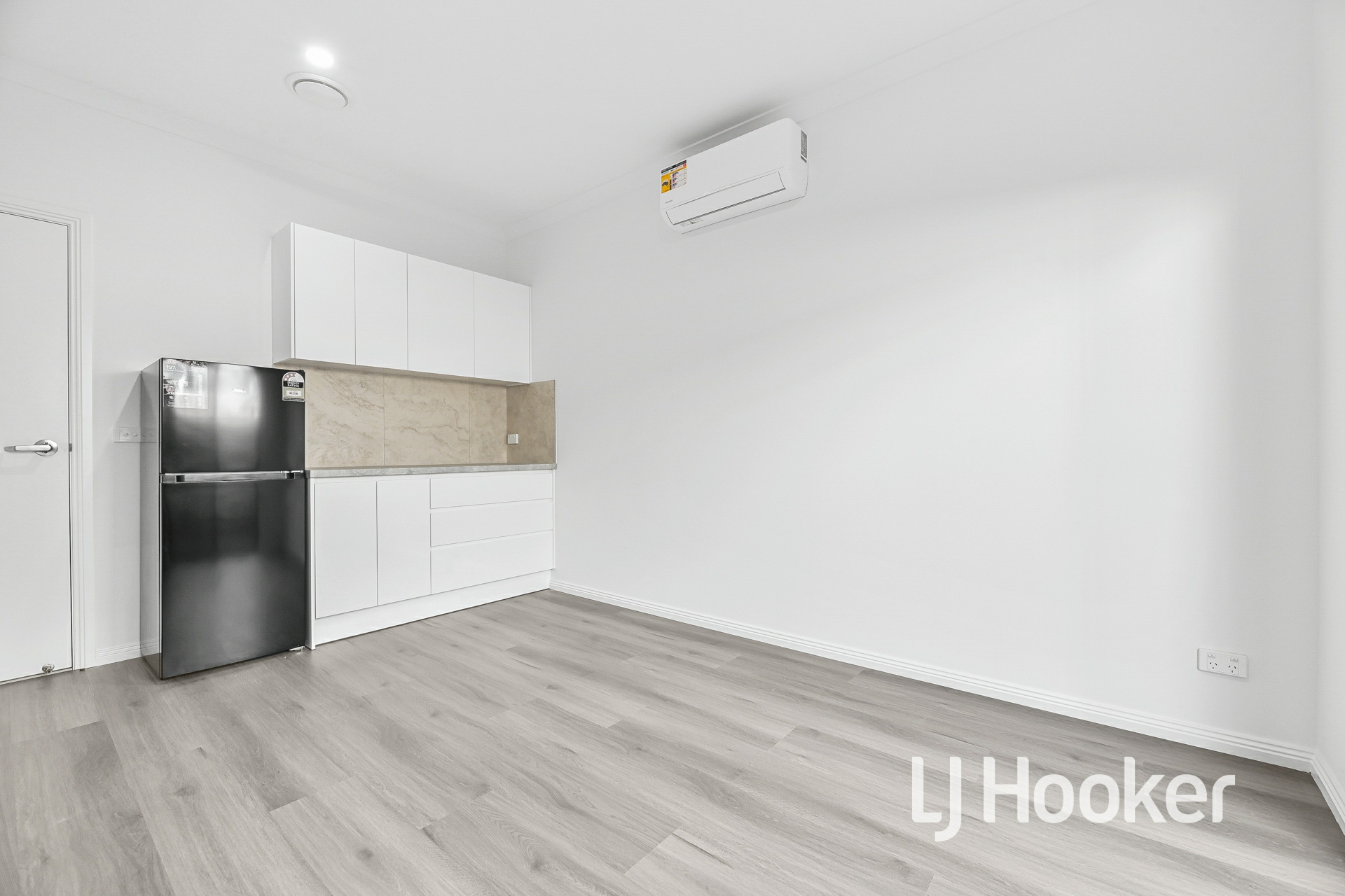 28 Scott Street — photo 7 of 20