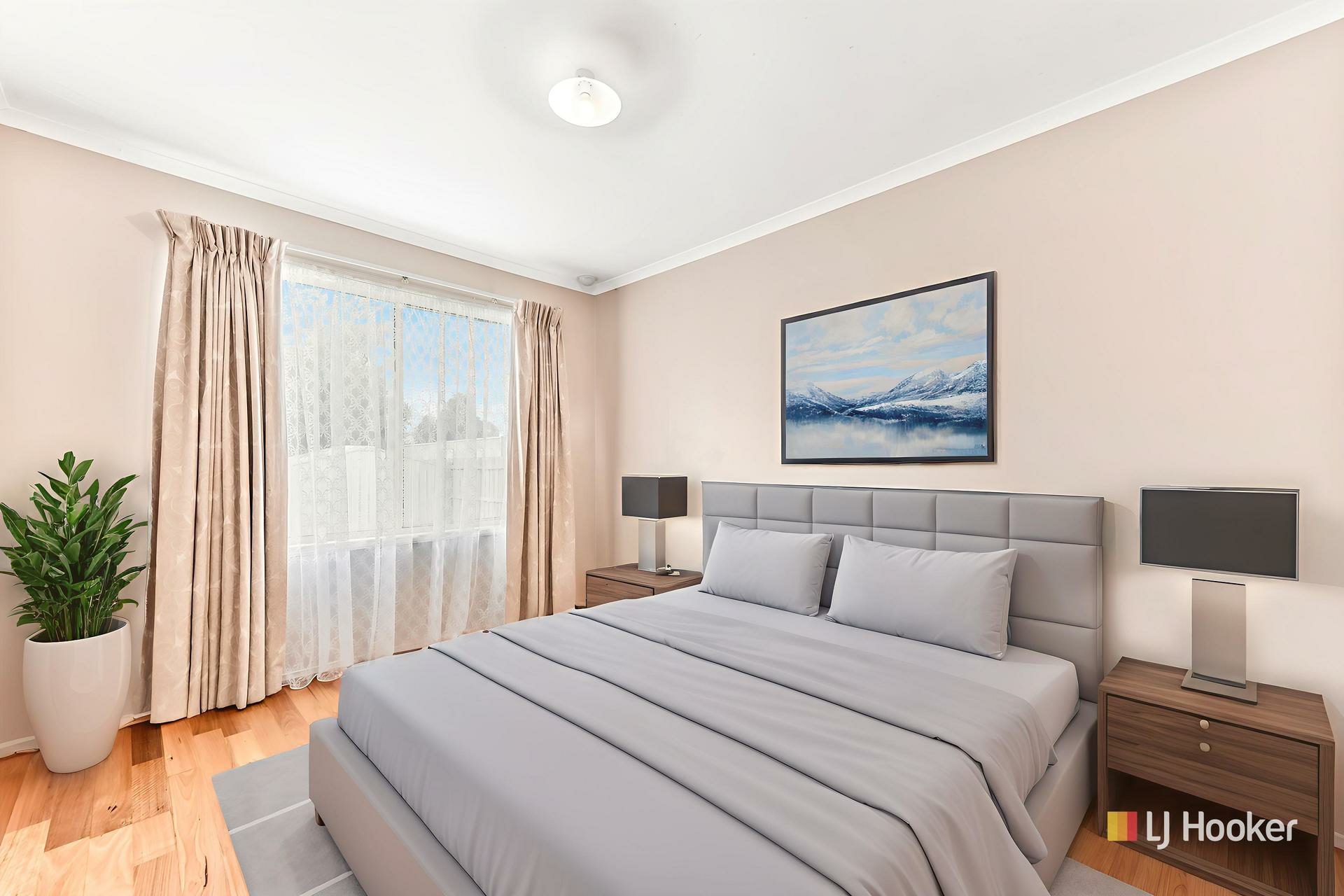 9 Cobbler Grange, LYNBROOK