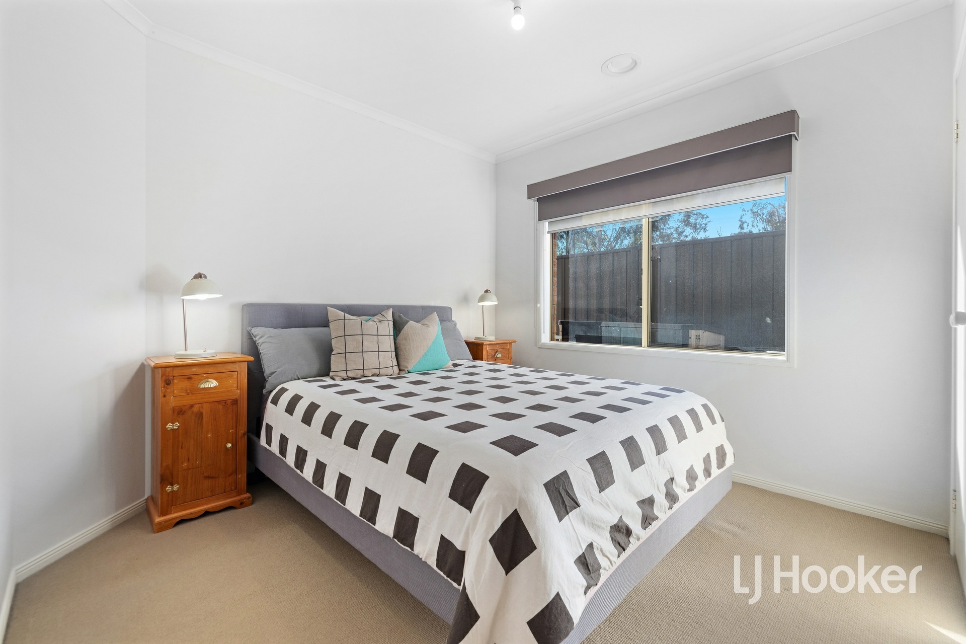 16 Dutton Close, LYNBROOK