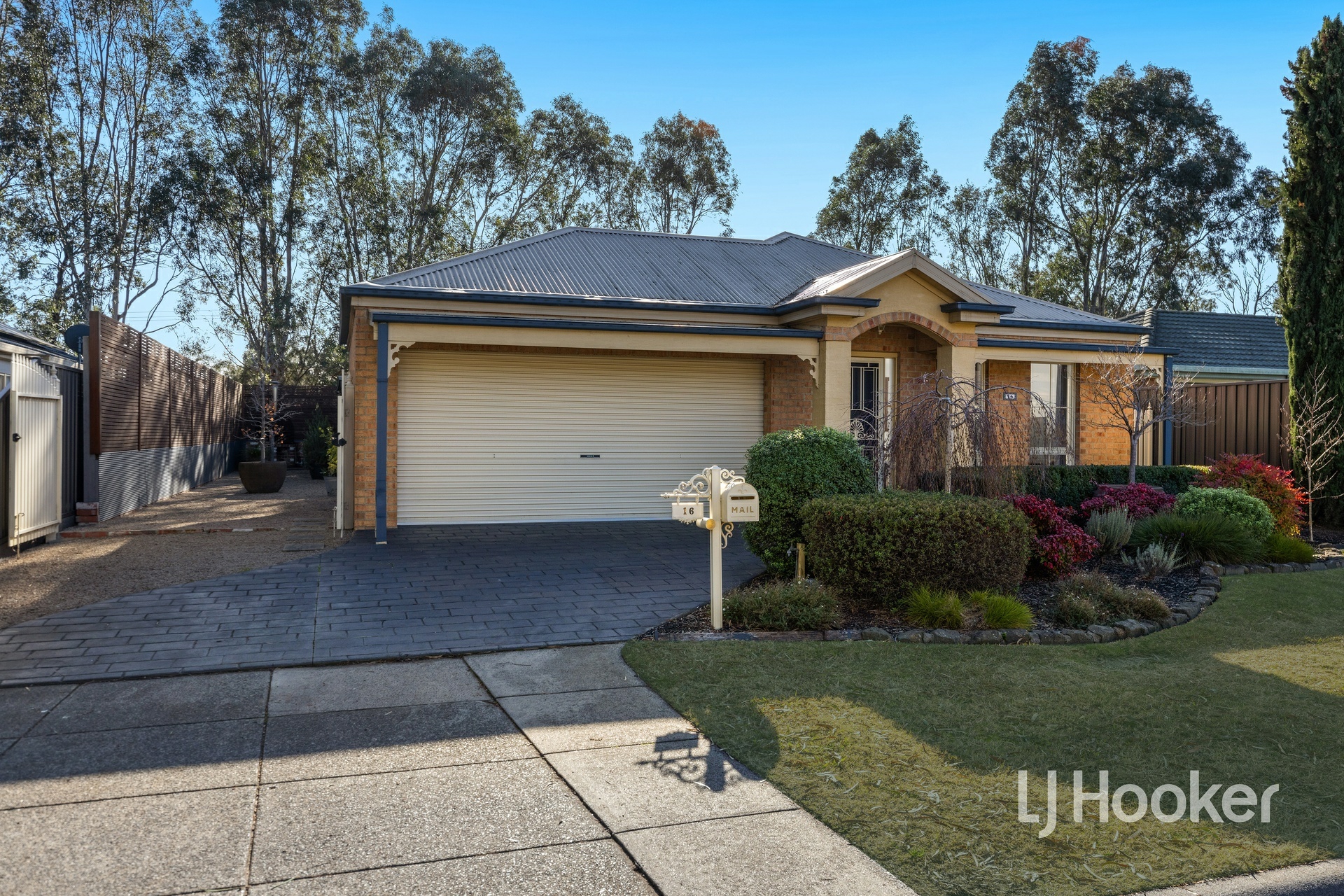 16 Dutton Close, LYNBROOK