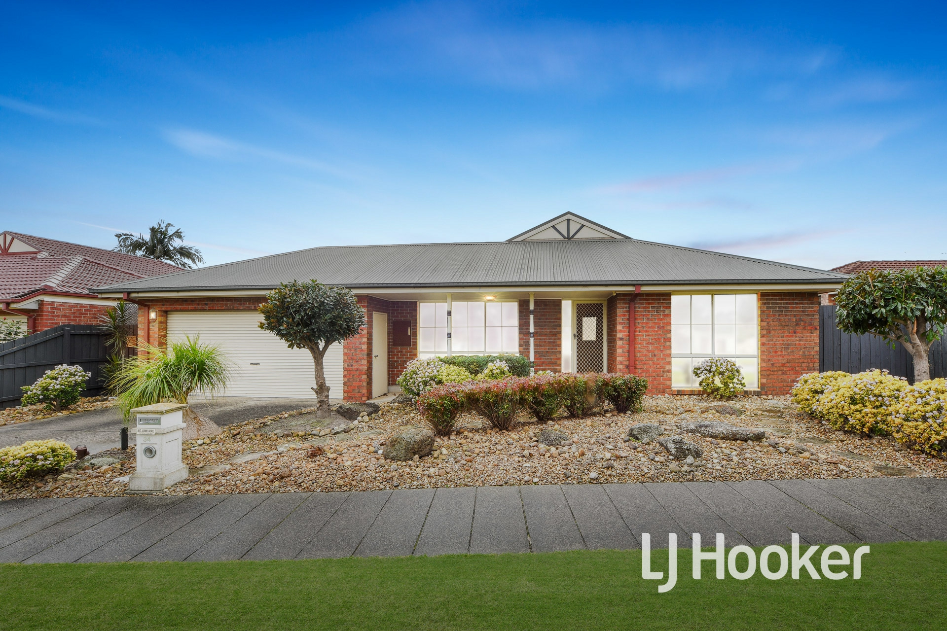 34 Hutchinson Drive, LYNBROOK