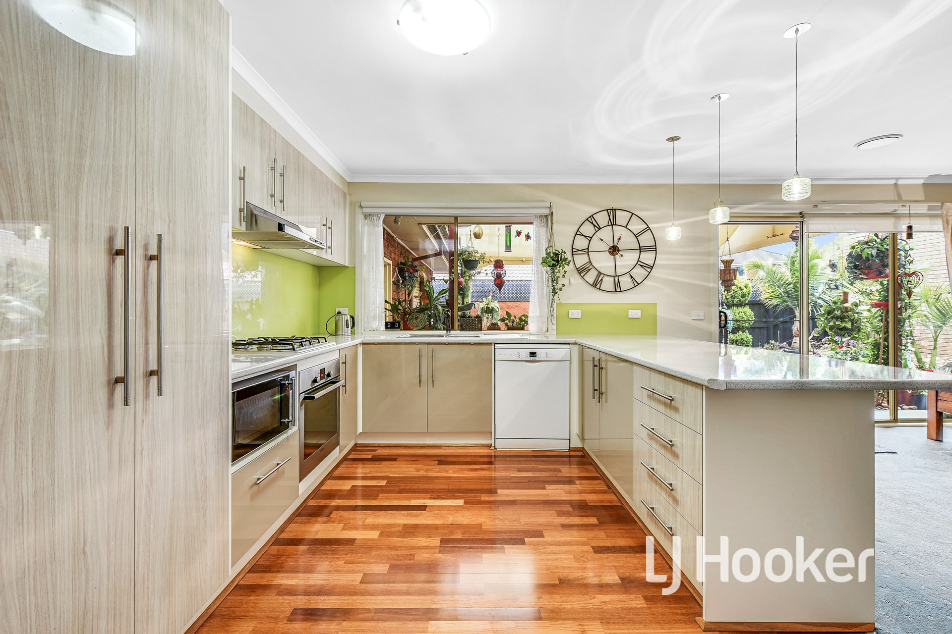 34 Hutchinson Drive, LYNBROOK