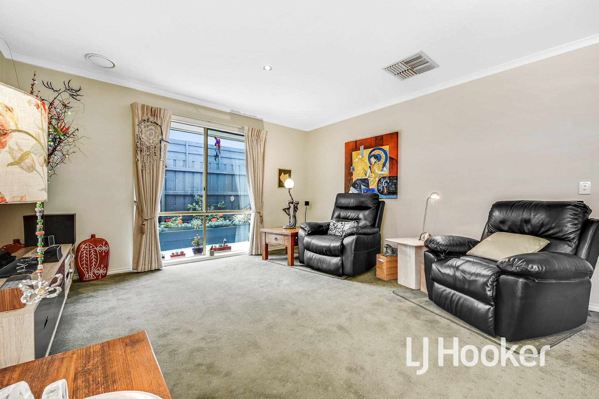 34 Hutchinson Drive, LYNBROOK