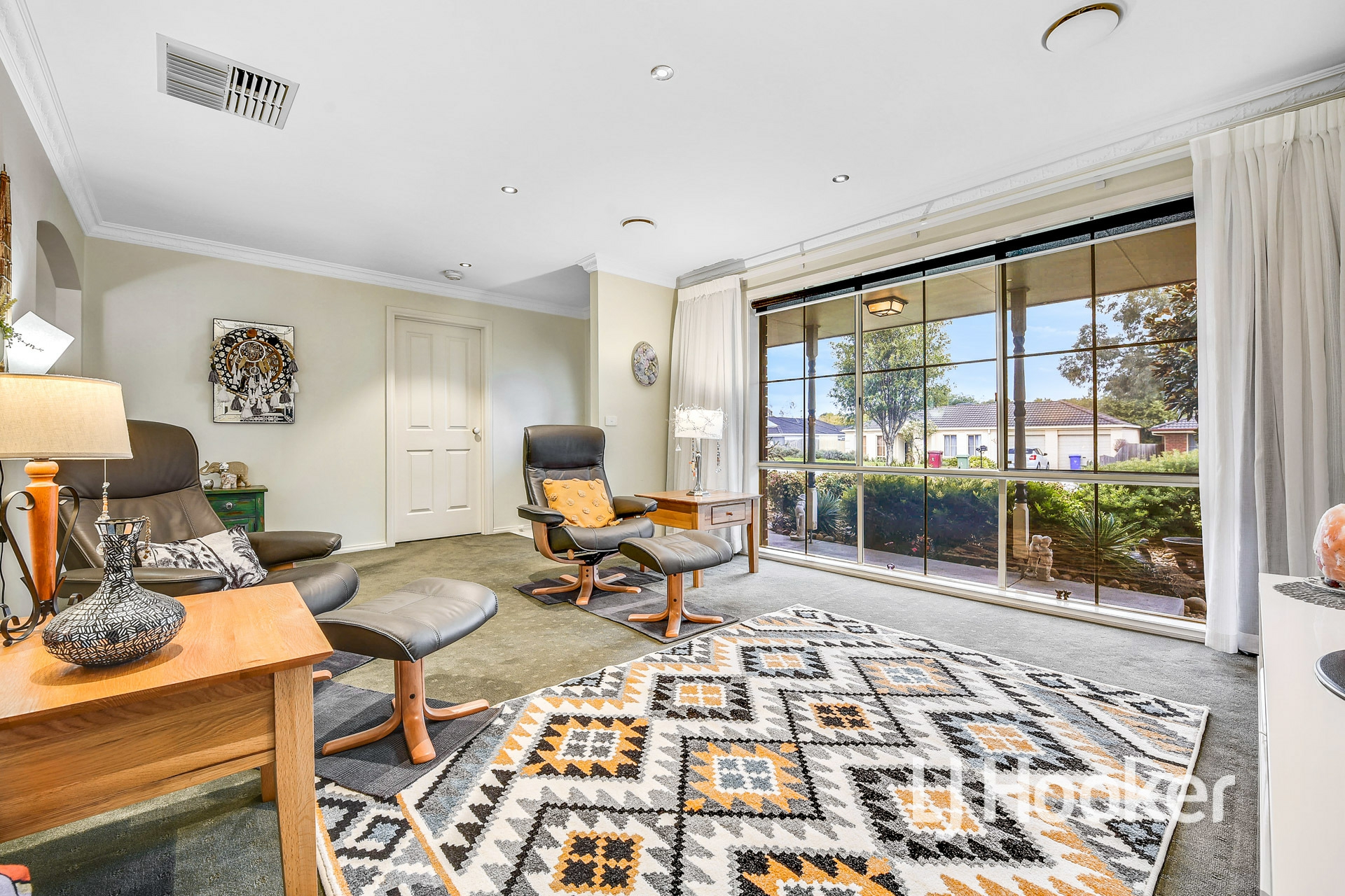 34 Hutchinson Drive, LYNBROOK