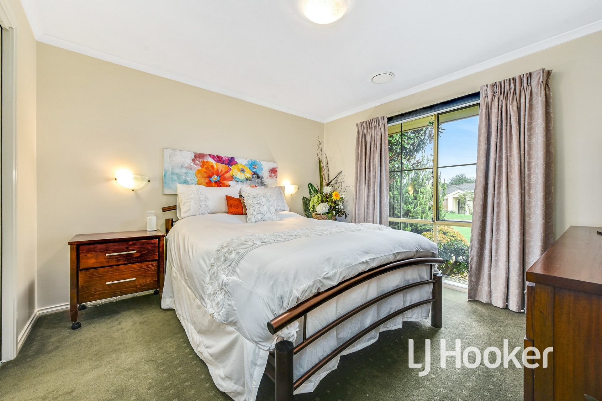 34 Hutchinson Drive, LYNBROOK