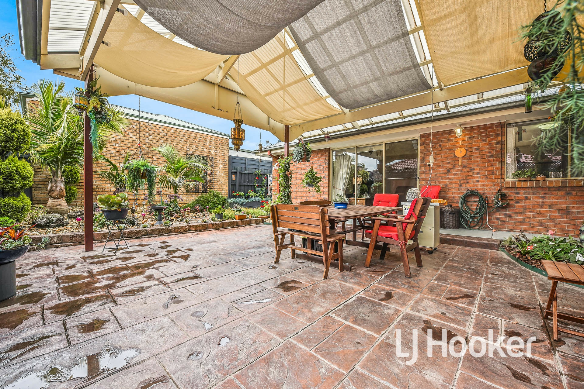34 Hutchinson Drive, LYNBROOK
