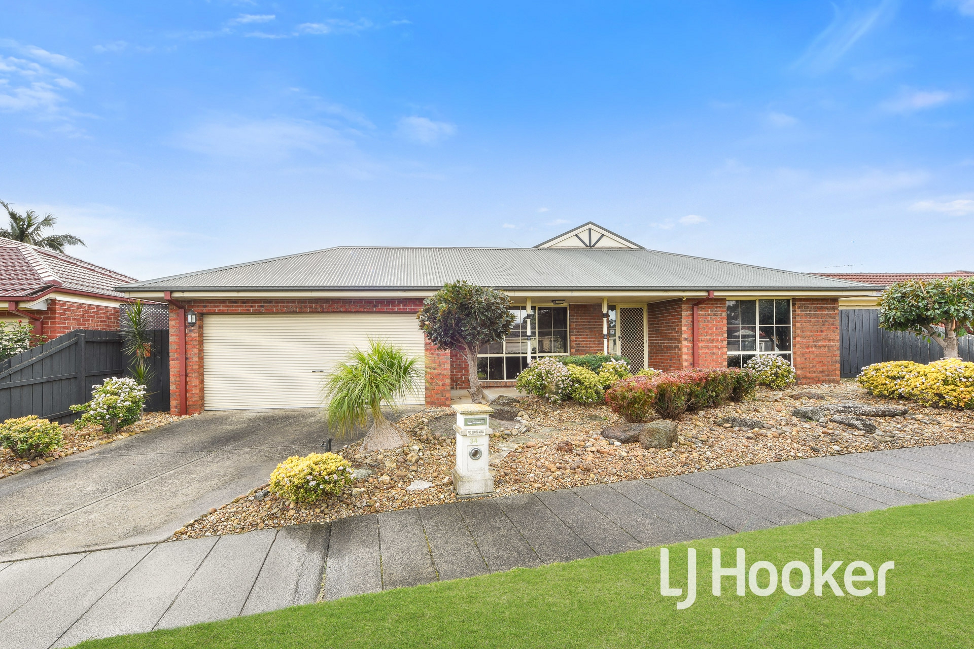 34 Hutchinson Drive, LYNBROOK