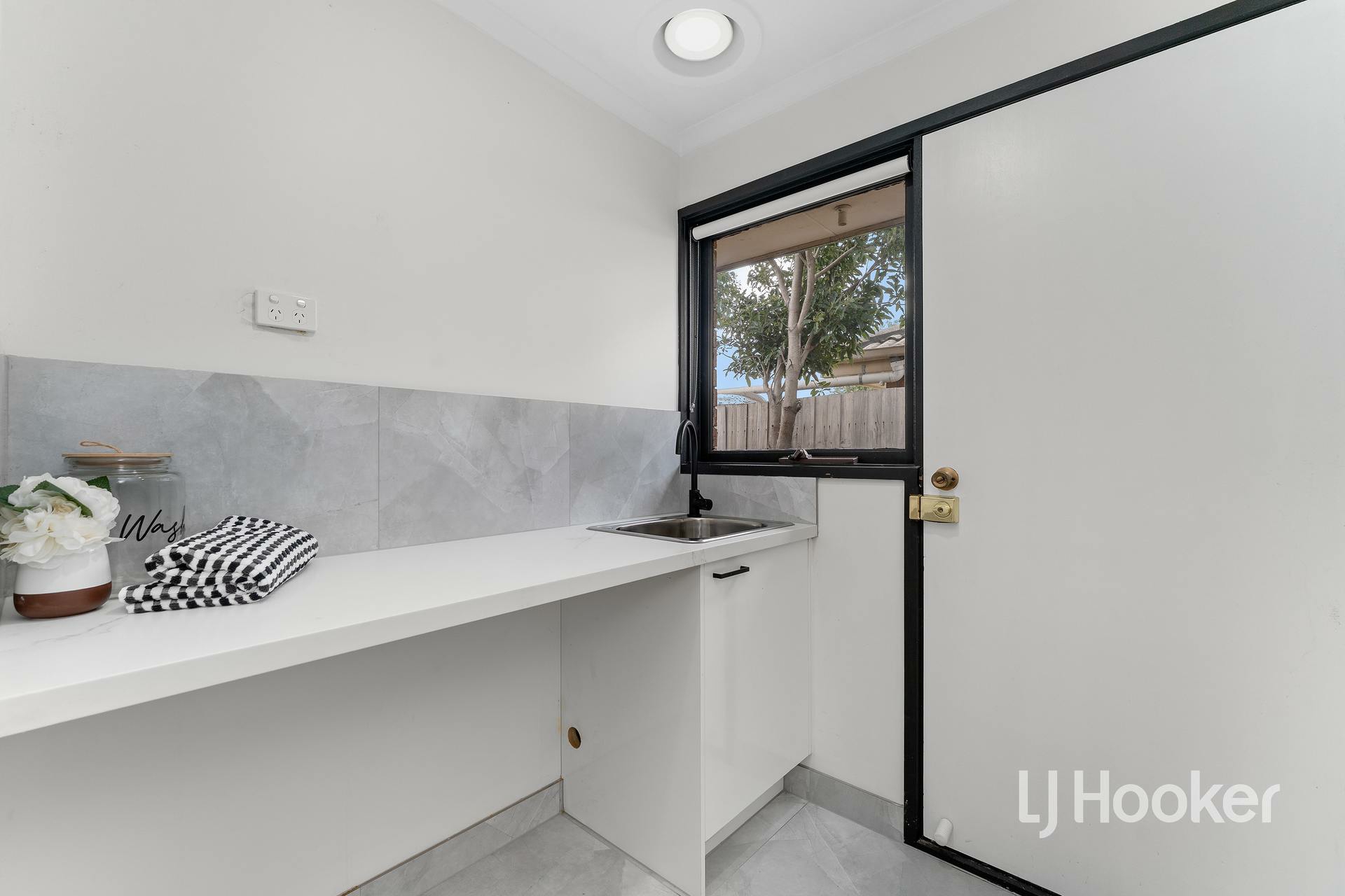 13 Robinson Crescent, HAMPTON PARK