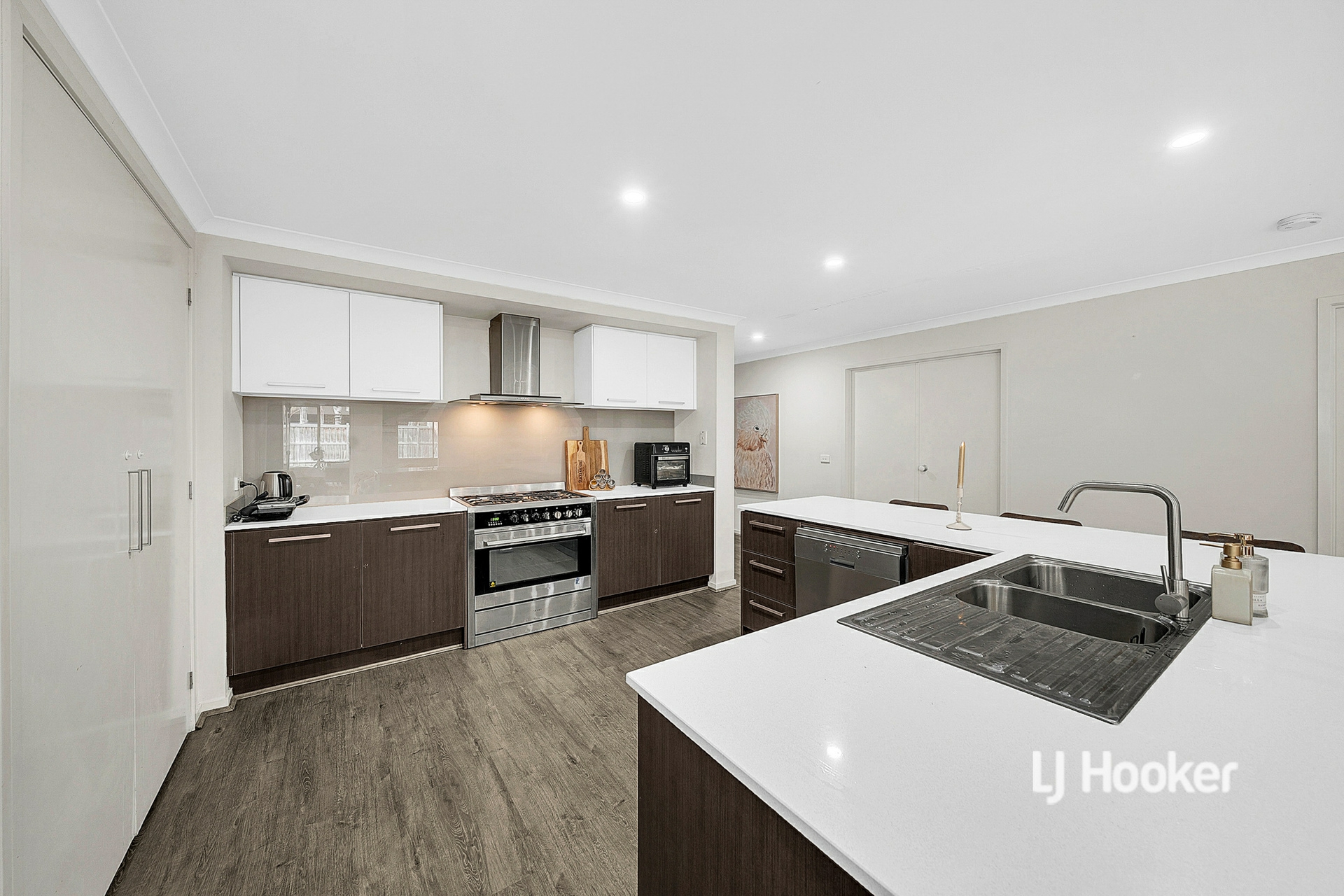 27 Dan Morgan Drive — photo 4 of 25