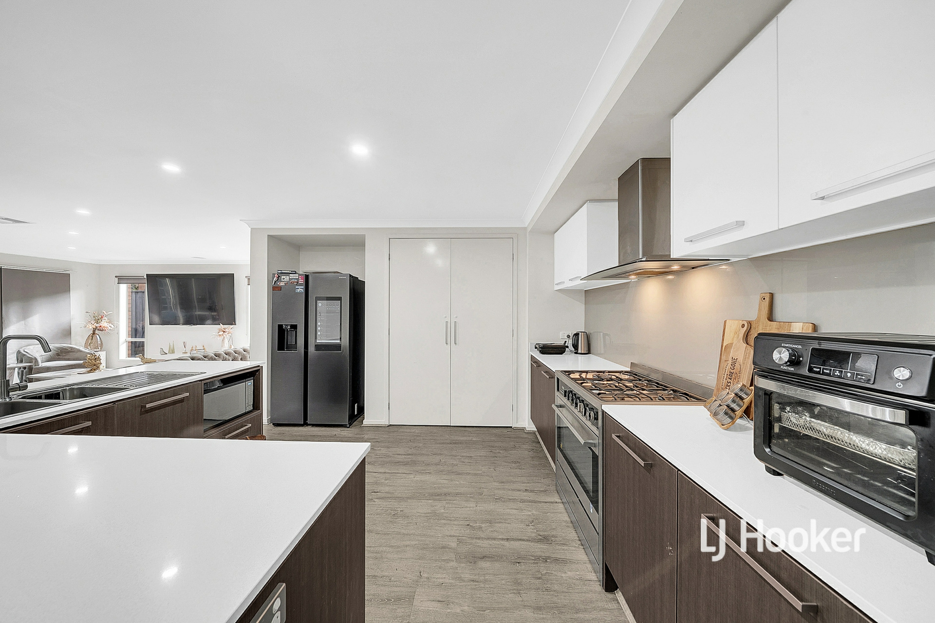 27 Dan Morgan Drive — photo 5 of 25