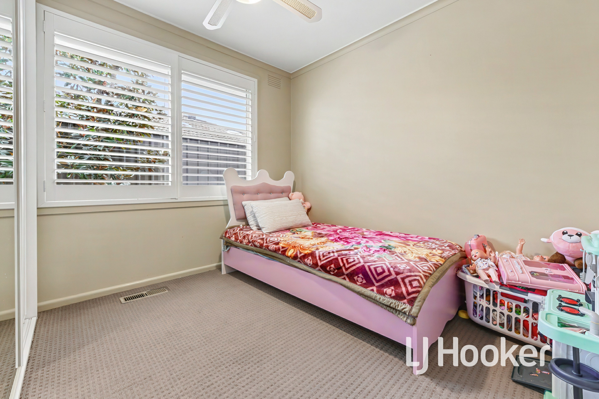 17 Cloverset Avenue — photo 13 of 20