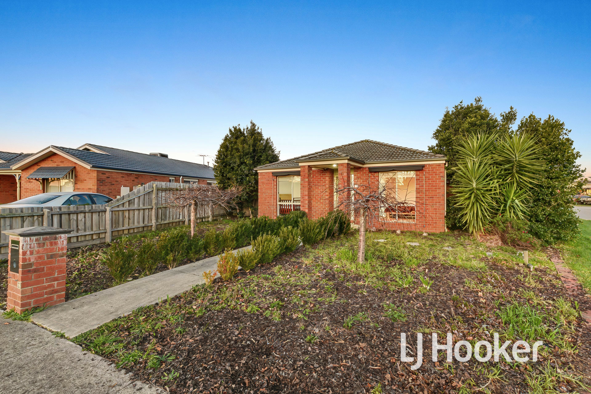 22 Sunbird Avenue — photo 2 of 22