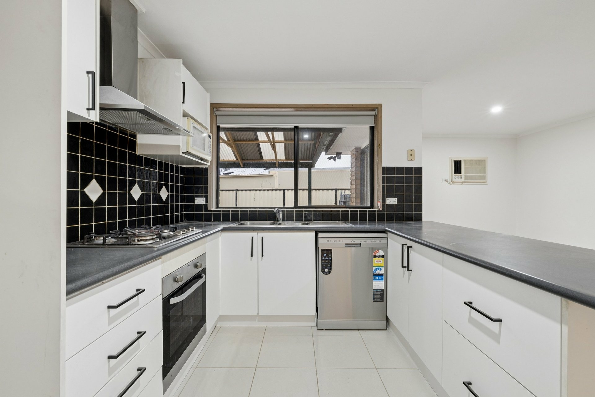 8 Adley Place — photo 5 of 17