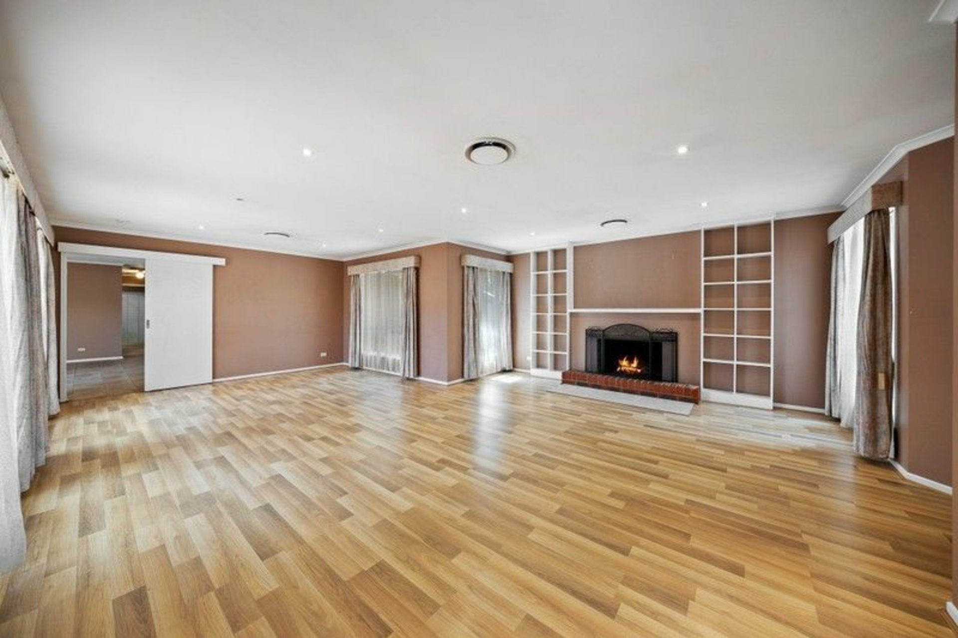 2 Gilmore Crescent — photo 3 of 12