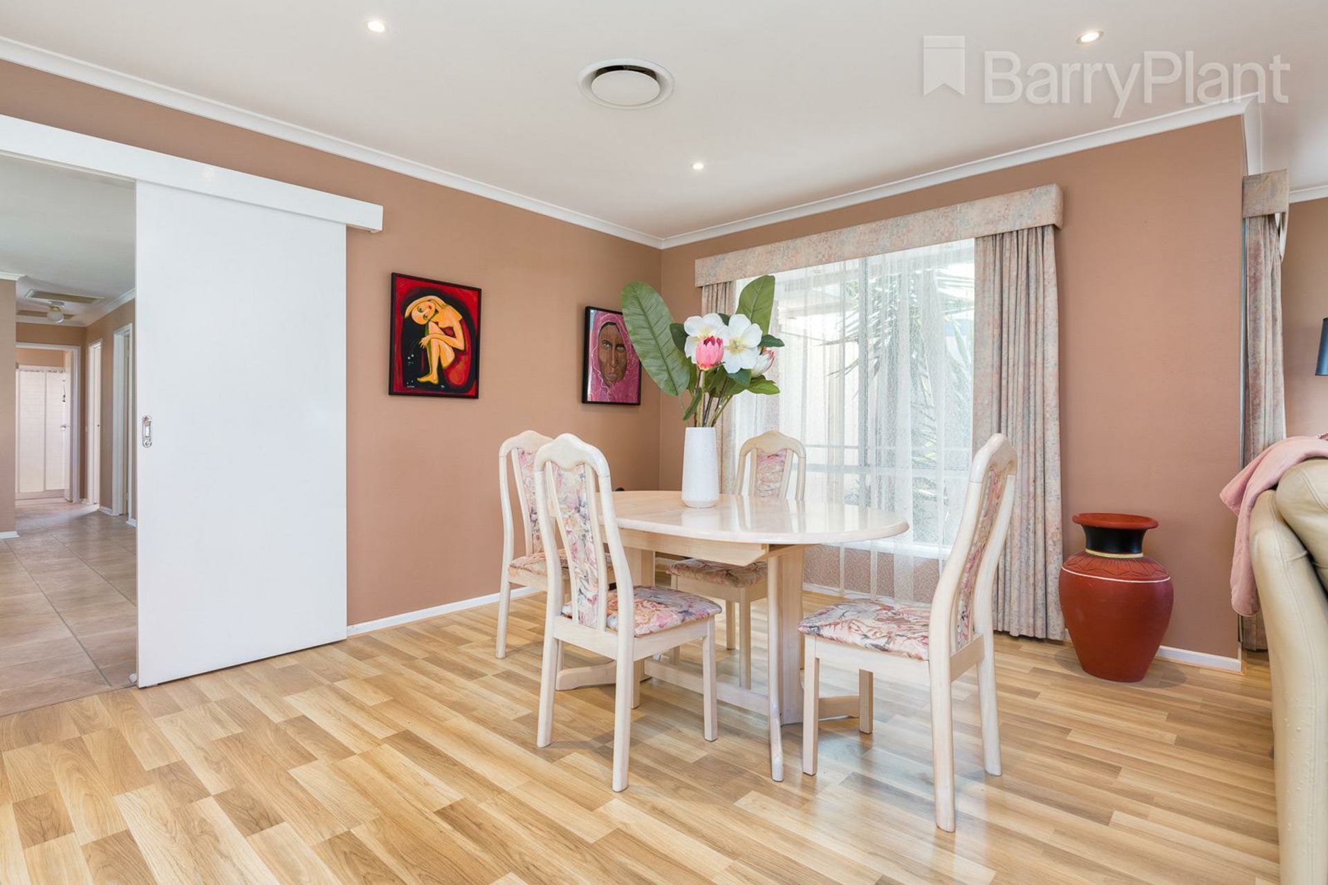 2 Gilmore Crescent — photo 4 of 12