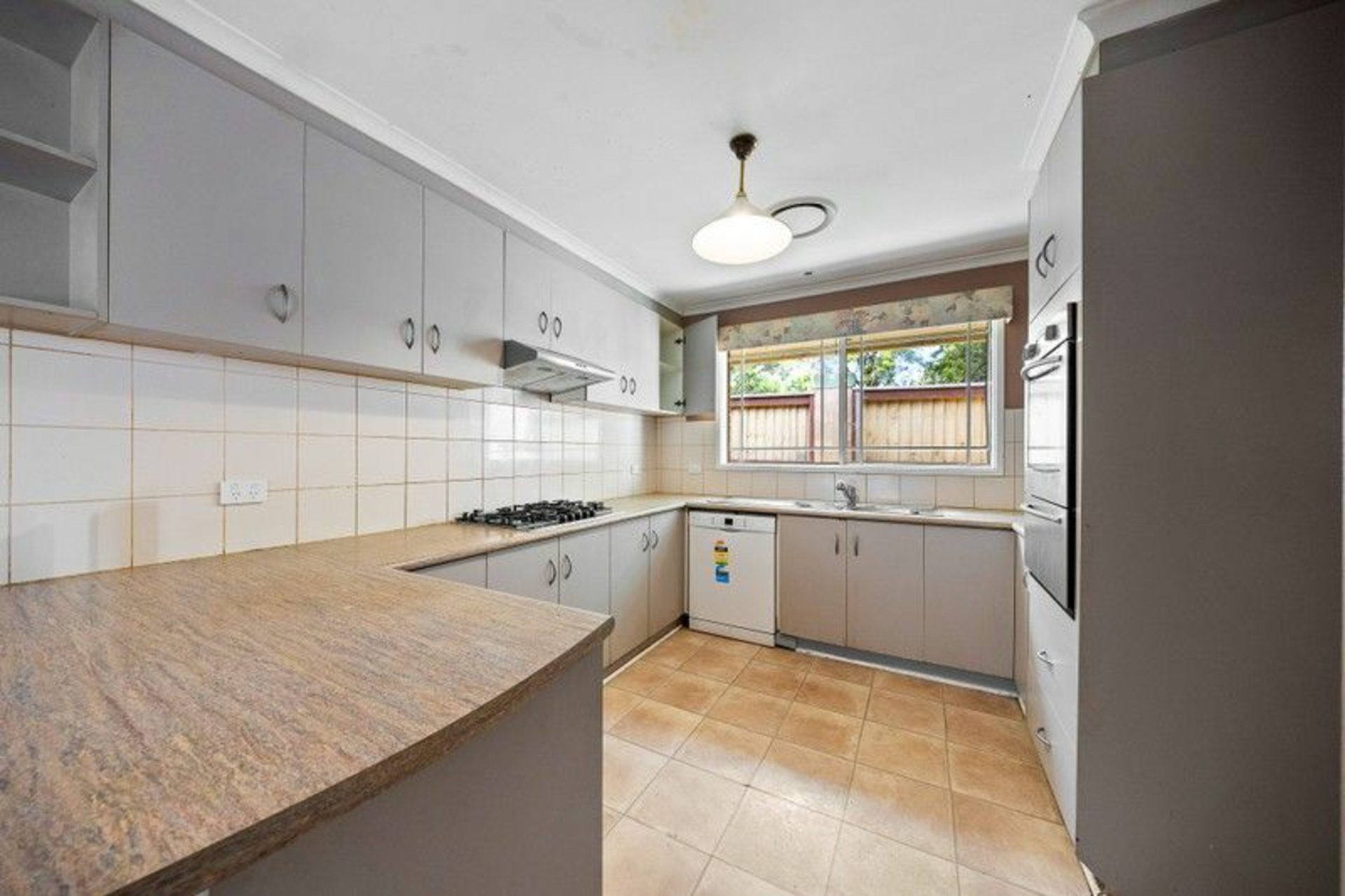 2 Gilmore Crescent — photo 5 of 12