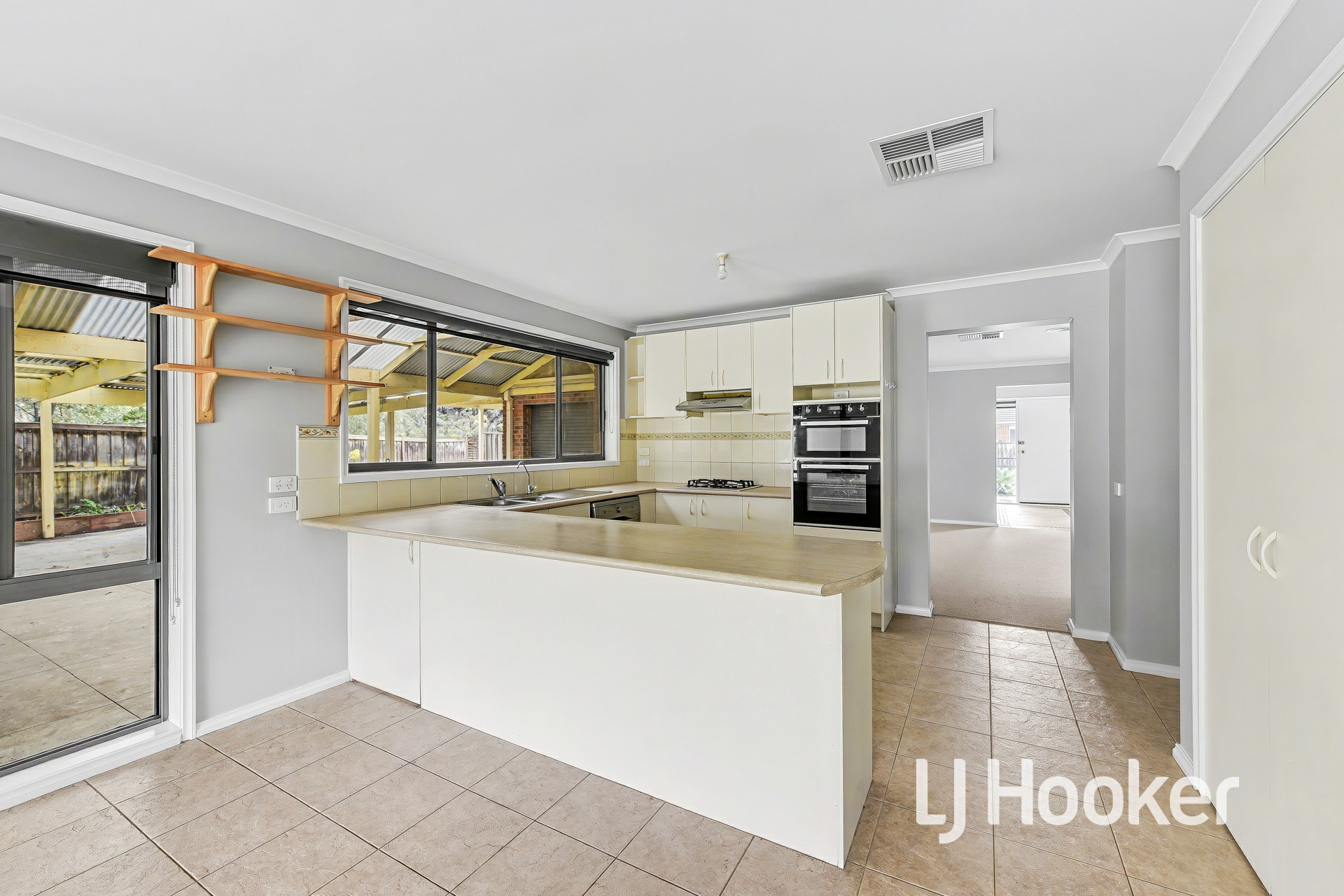 30 Carboni Crescent — photo 4 of 22