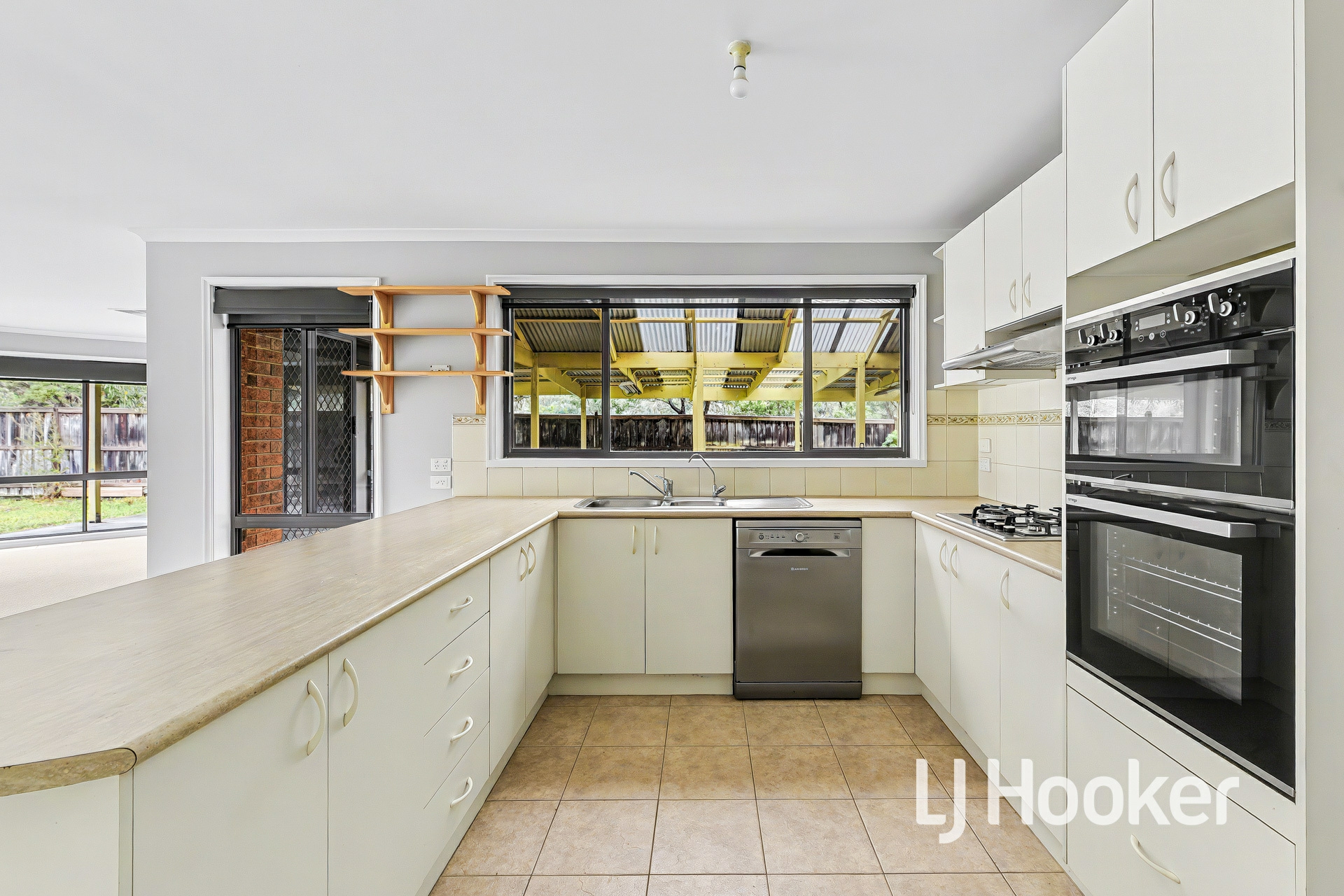 30 Carboni Crescent — photo 5 of 22
