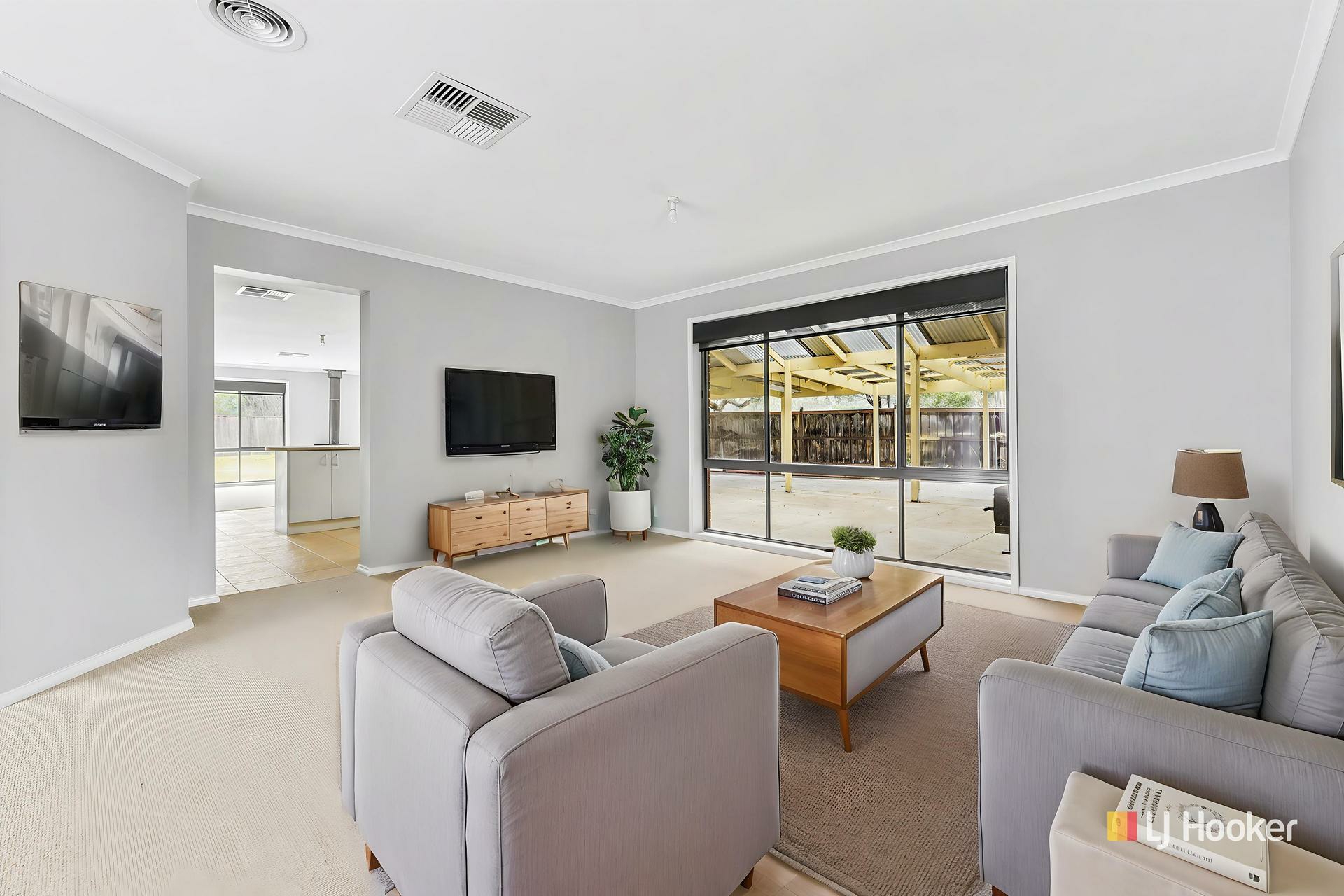 30 Carboni Crescent — photo 8 of 22