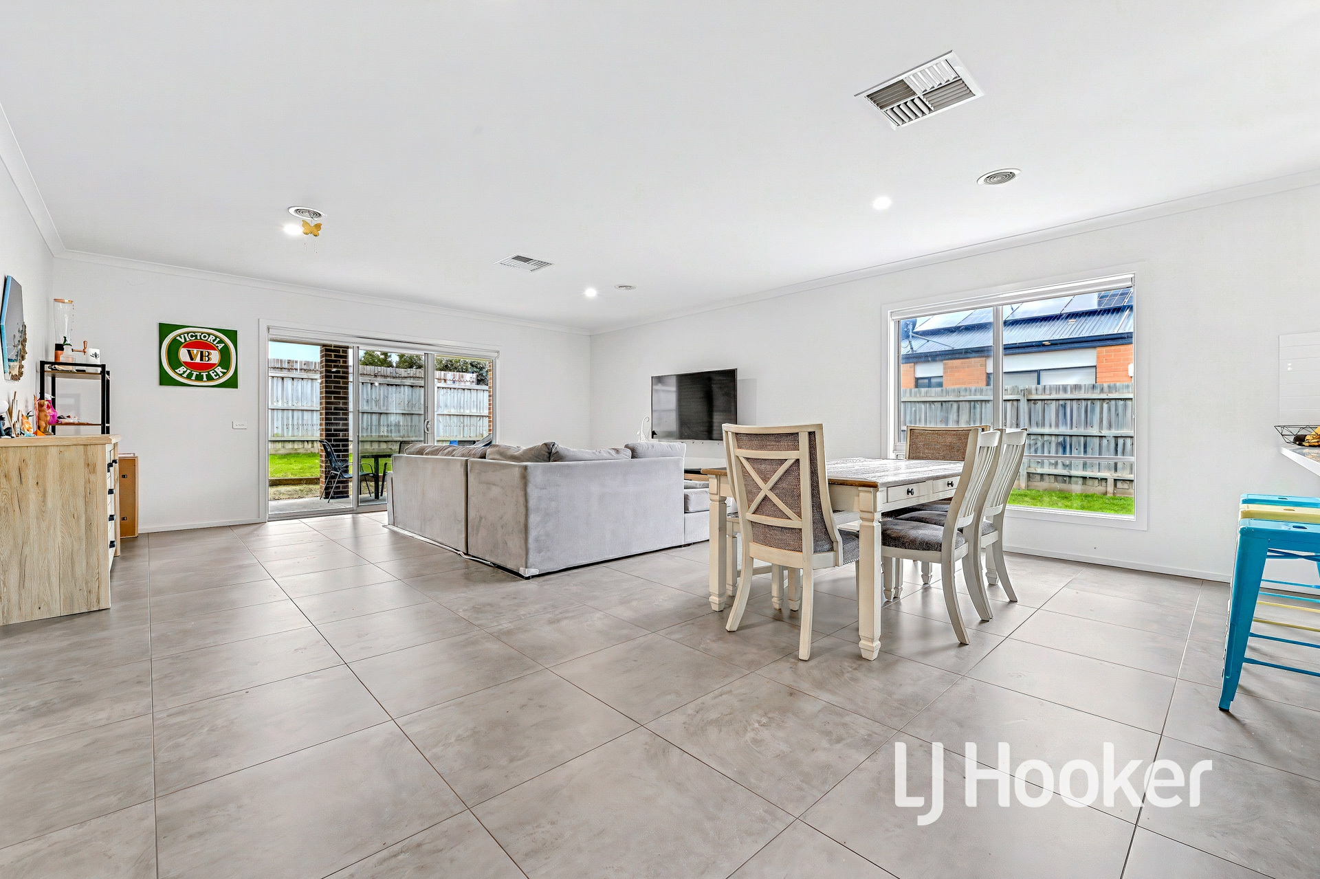 21 Pump House Crescent — photo 4 of 18