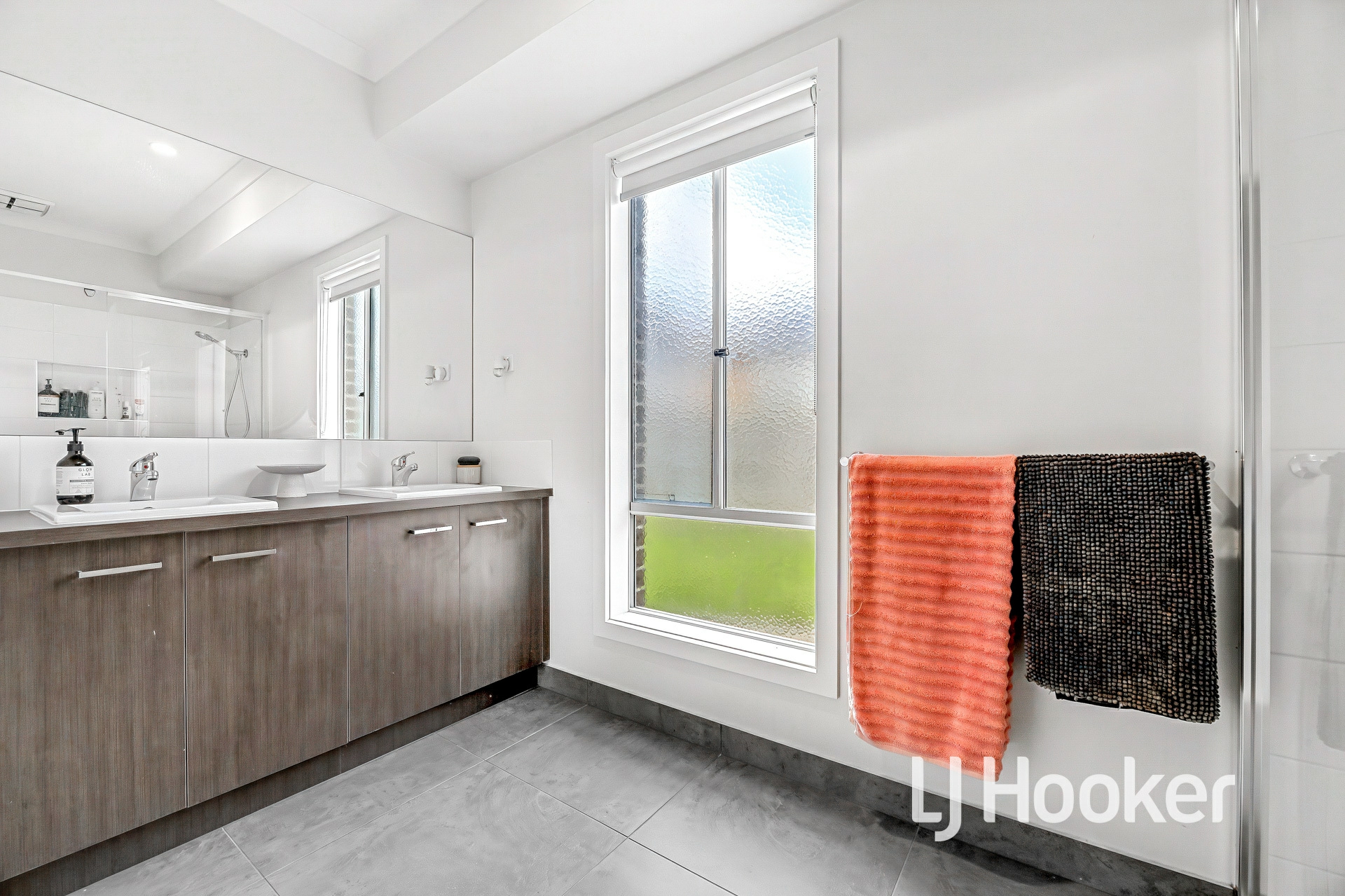 21 Pump House Crescent — photo 8 of 18