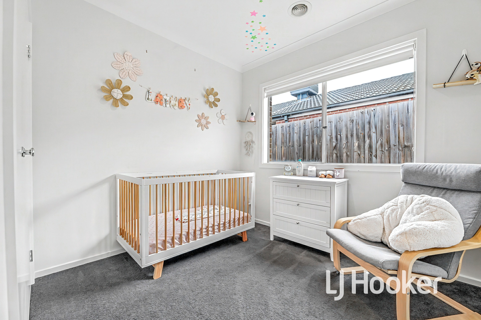 21 Pump House Crescent — photo 9 of 18