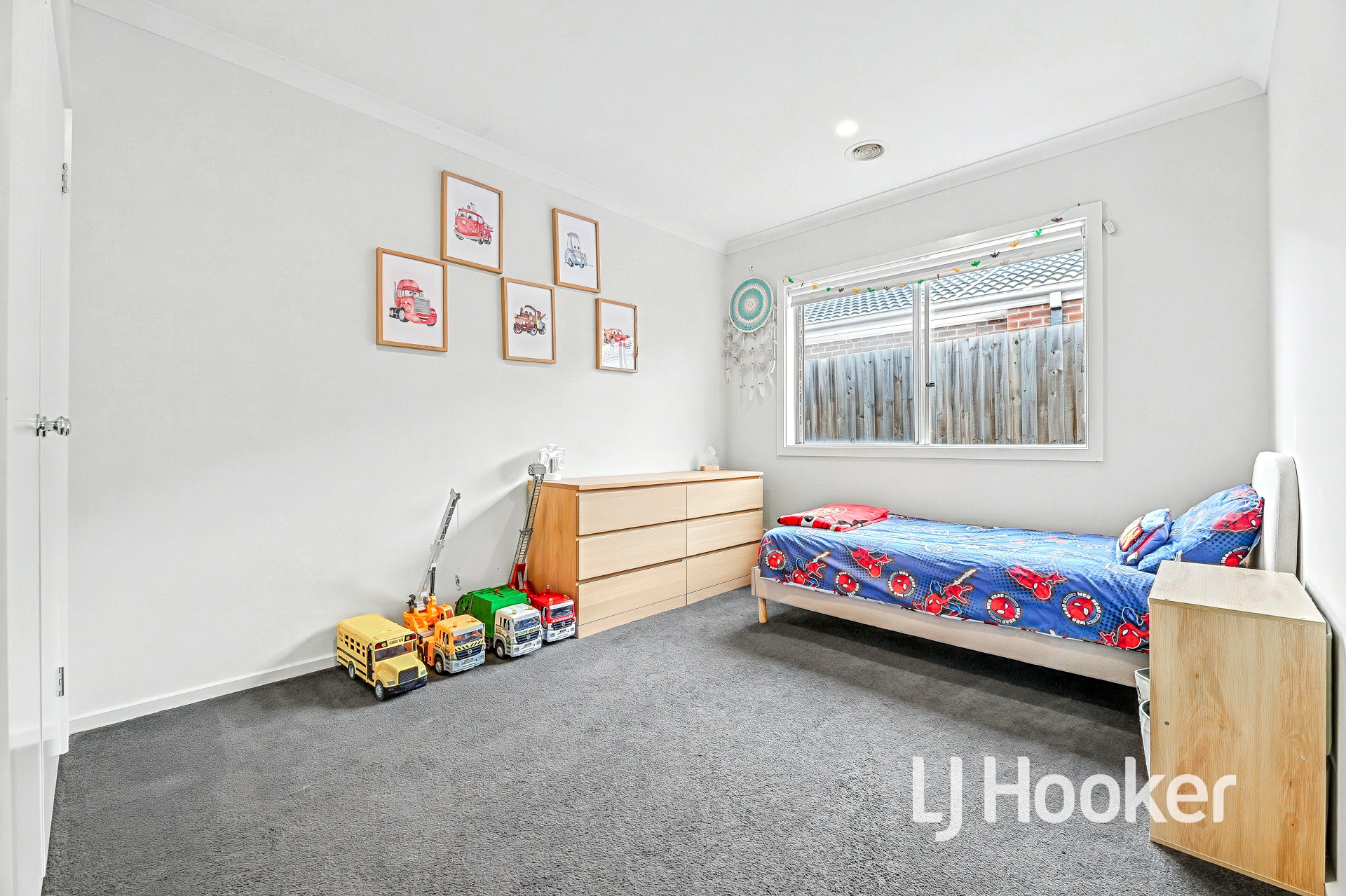 21 Pump House Crescent — photo 11 of 18