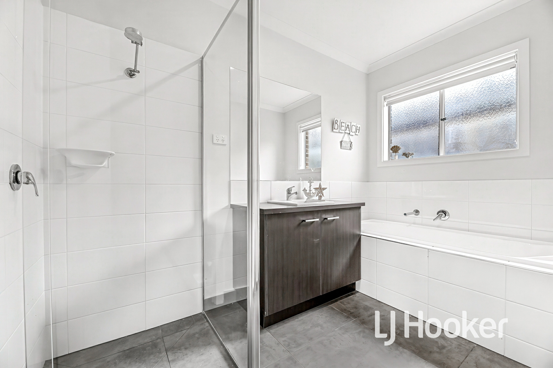 21 Pump House Crescent — photo 12 of 18