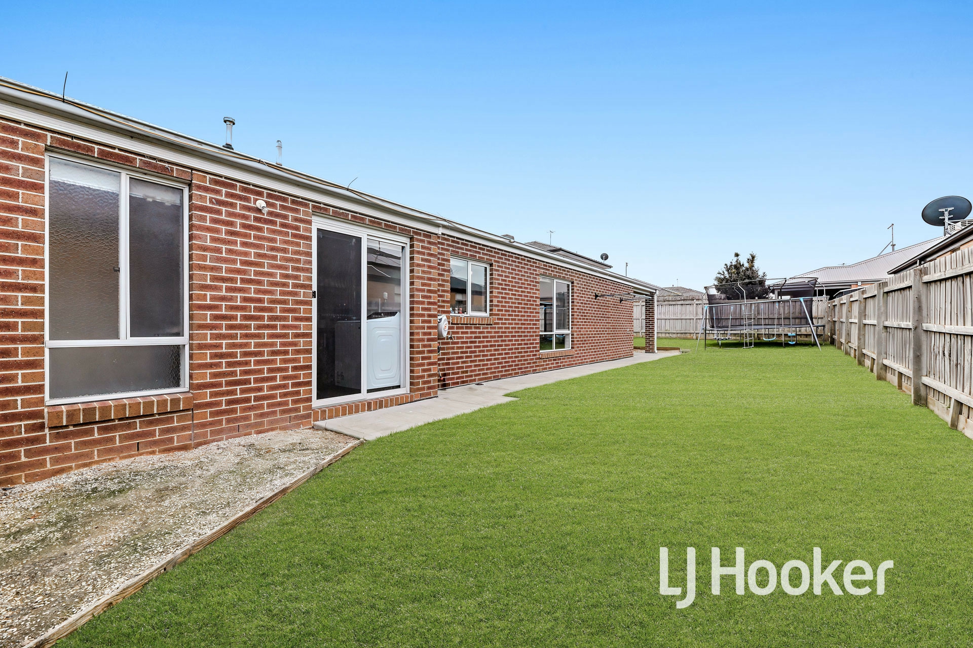 21 Pump House Crescent — photo 14 of 18