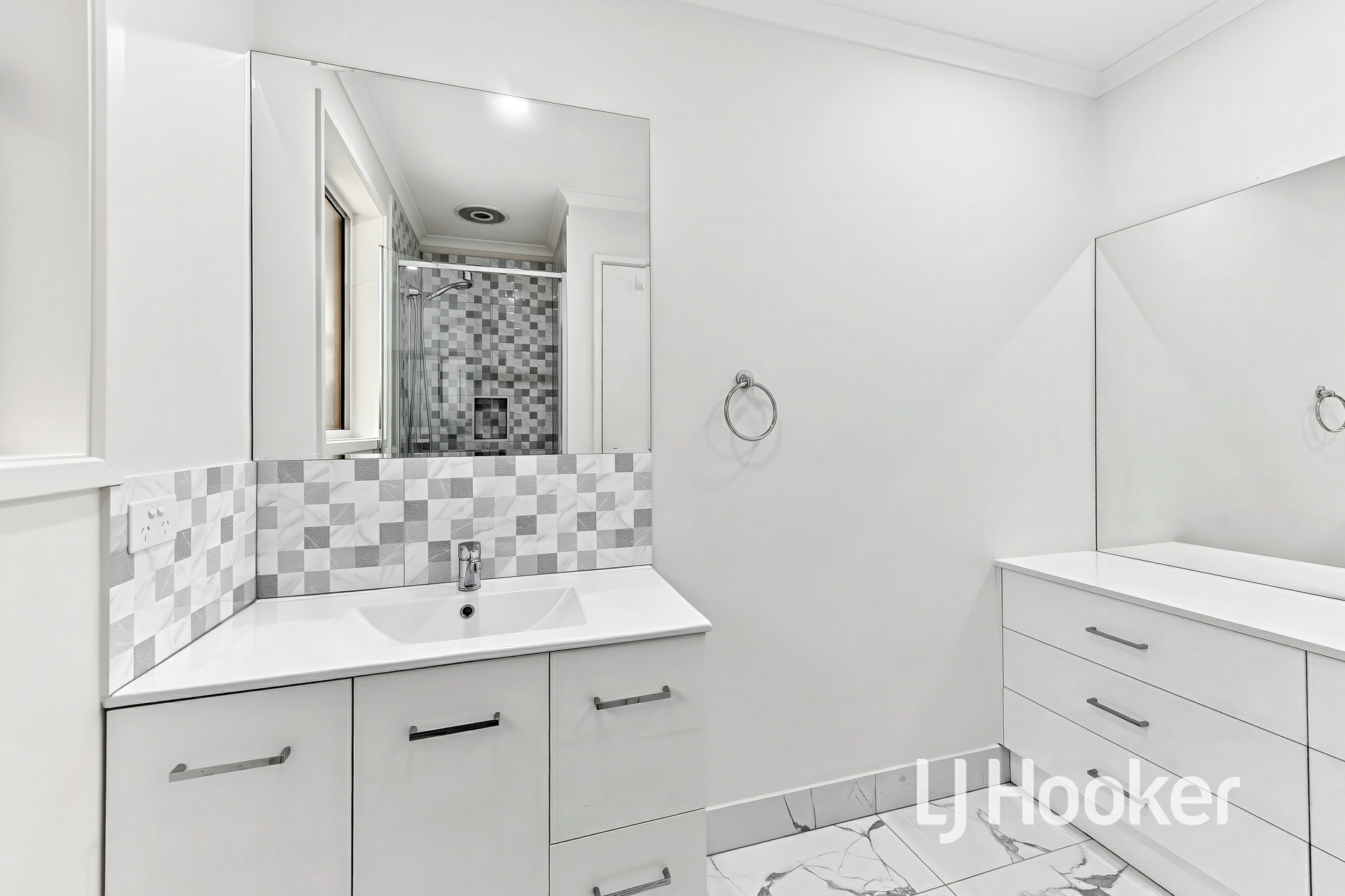 2/37 Ivan Crescent — photo 9 of 16