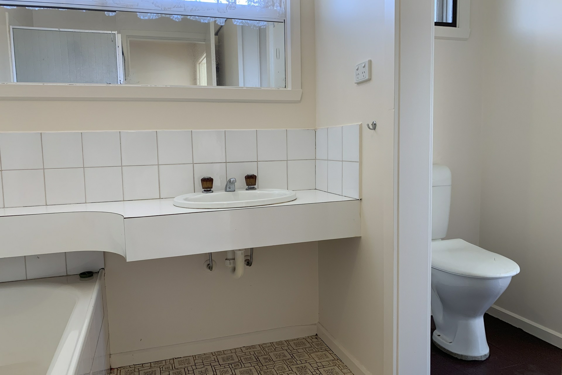 15 Binding Avenue — photo 11 of 13