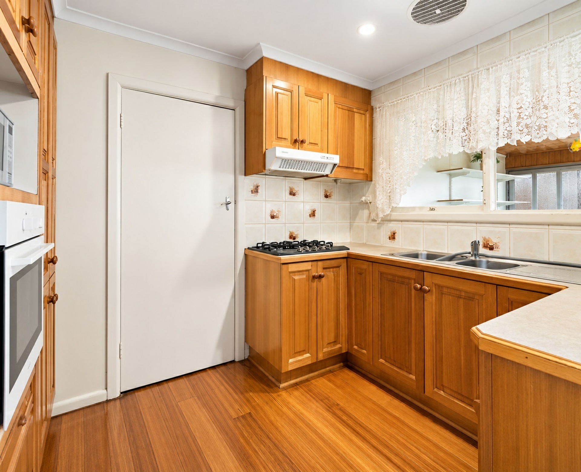 10 Carlisle Road — photo 4 of 8