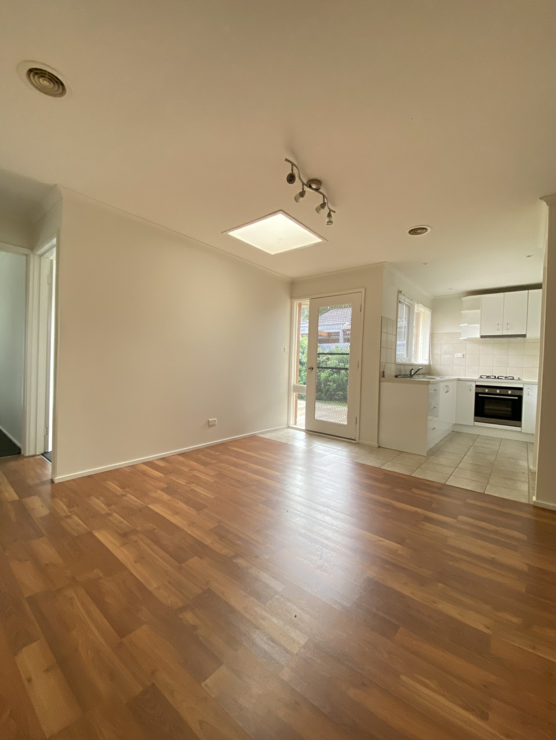 1/23 Clarendon Street — photo 2 of 9